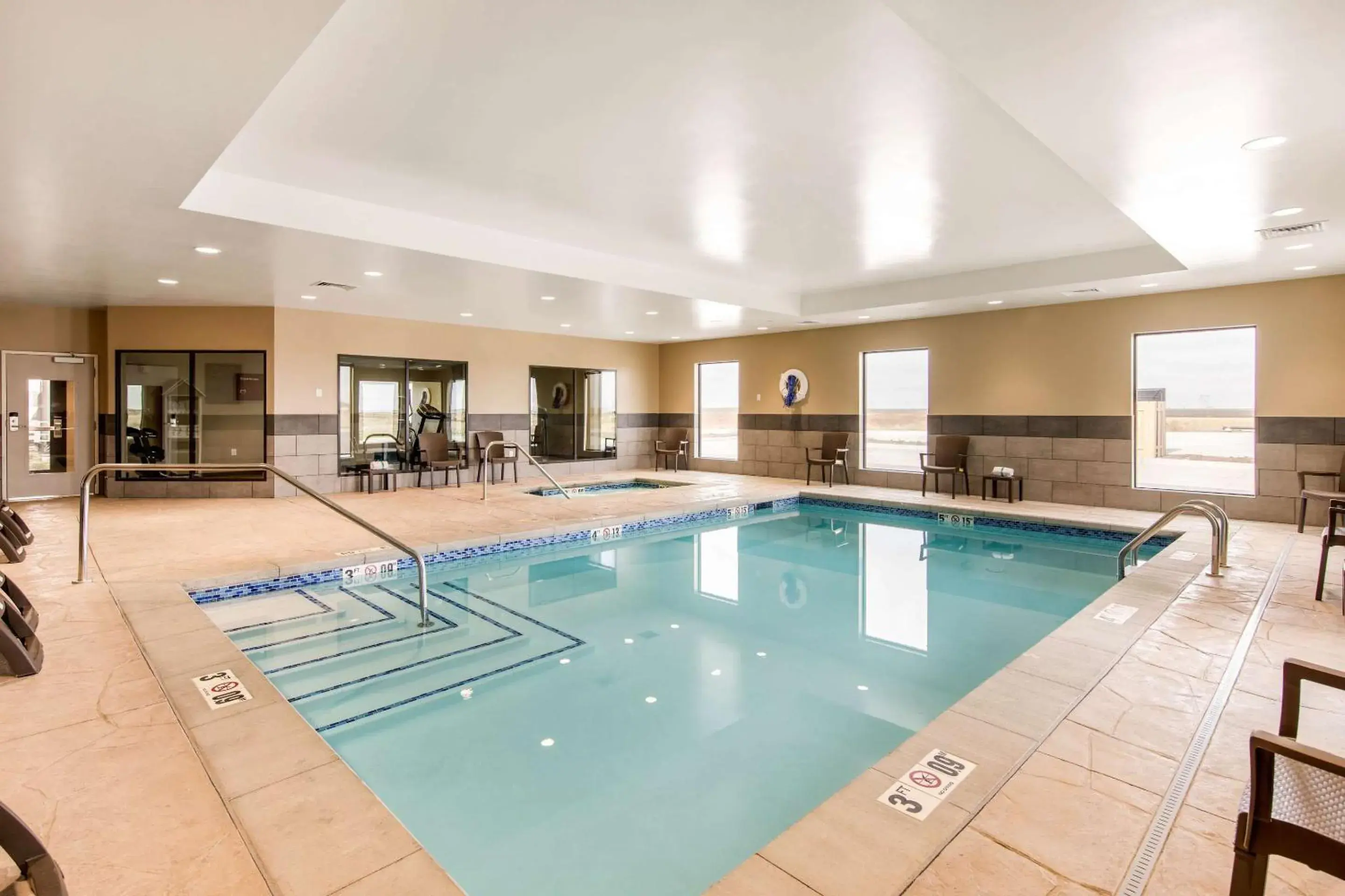 Swimming pool in Comfort Suites Liberal North Swimming pool in Comfort Suites Liberal North