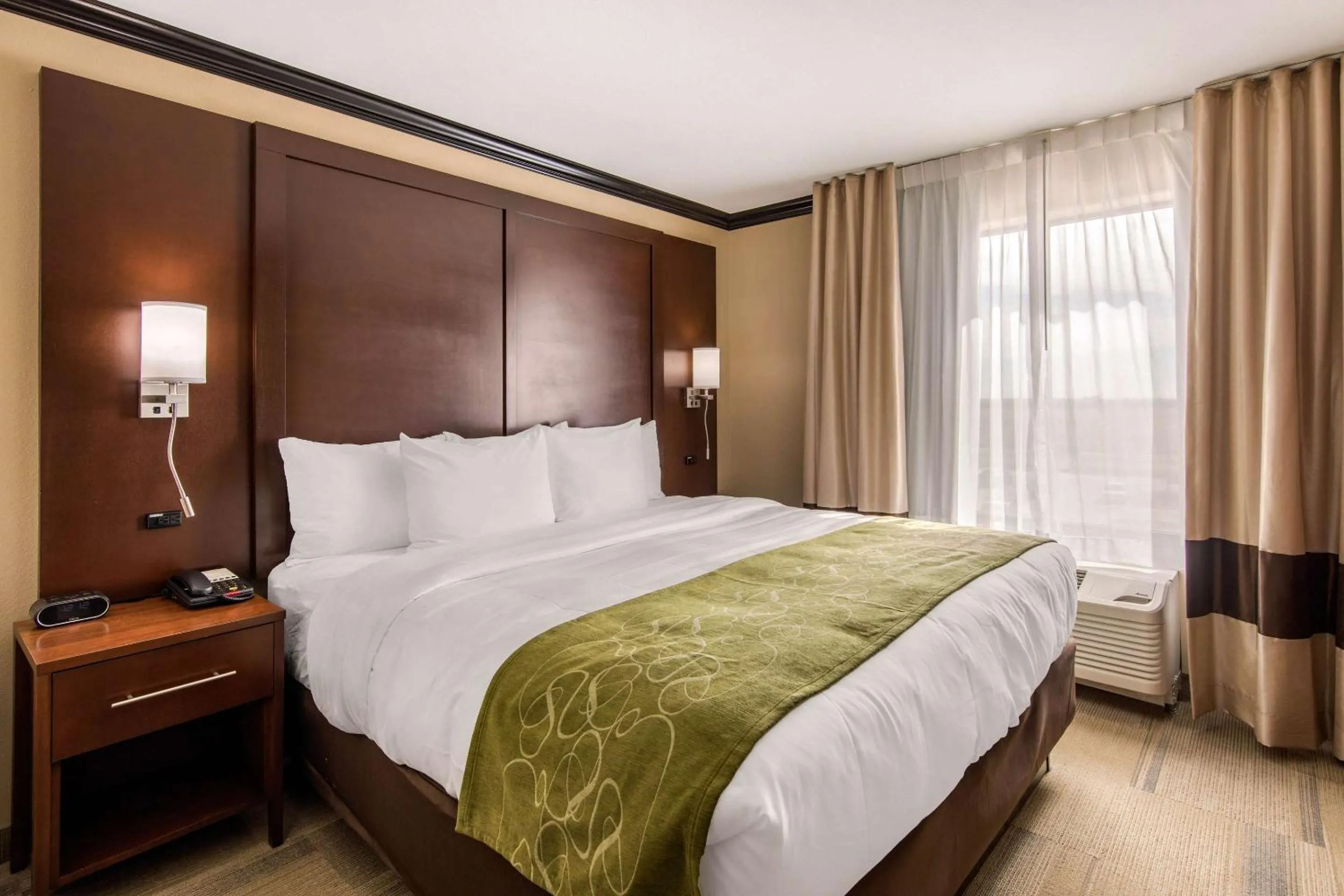 Bedroom, Bed in Comfort Suites Liberal North