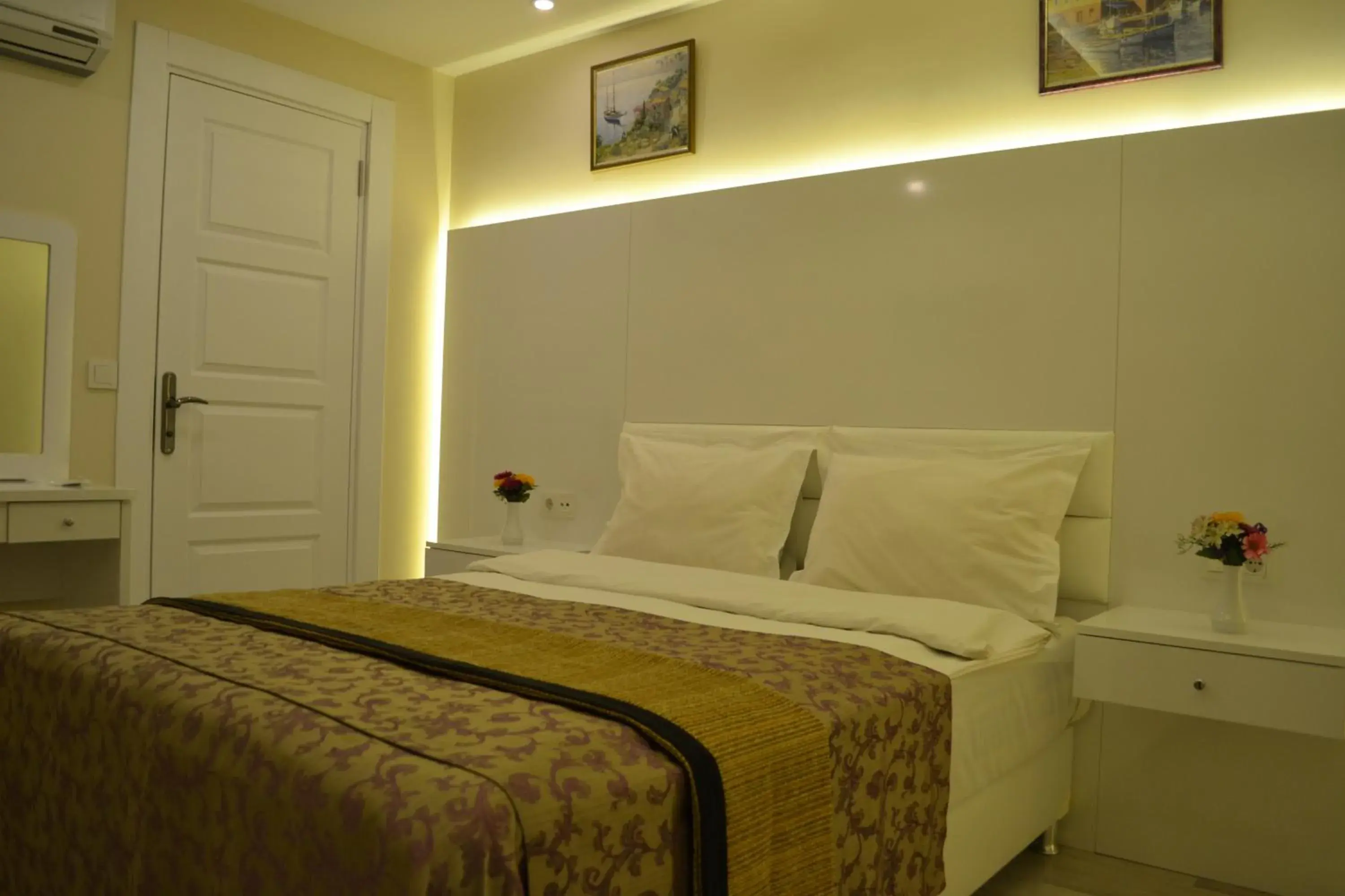 Bedroom, Bed in Grand Fatih Hotel Bedroom, Bed in Grand Fatih Hotel