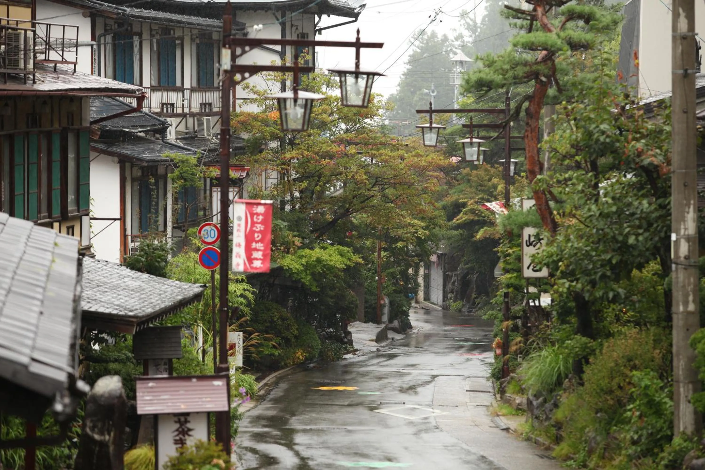 Area and facilities in Yudanaka Yumoto