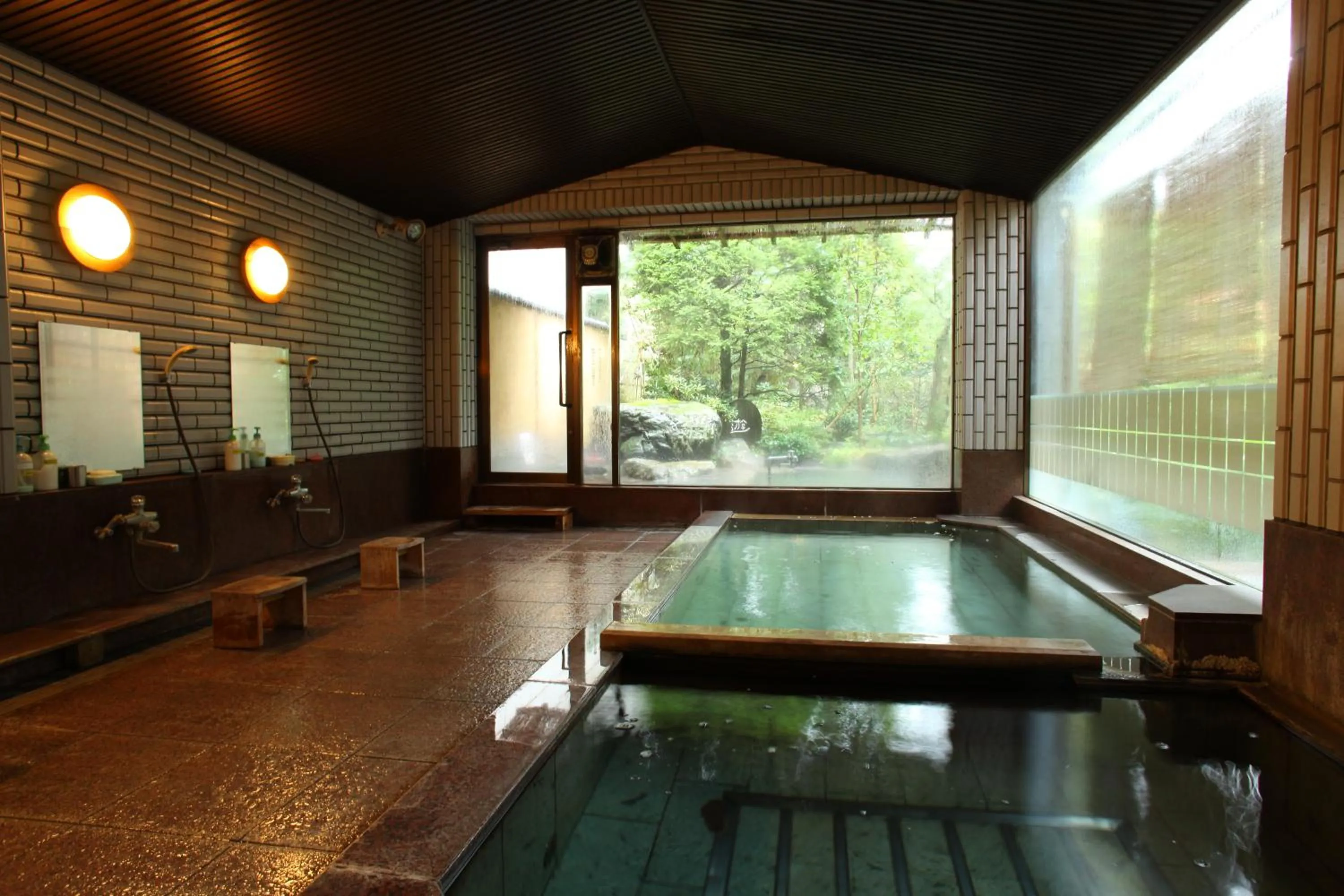 Hot Spring Bath in Yudanaka Yumoto