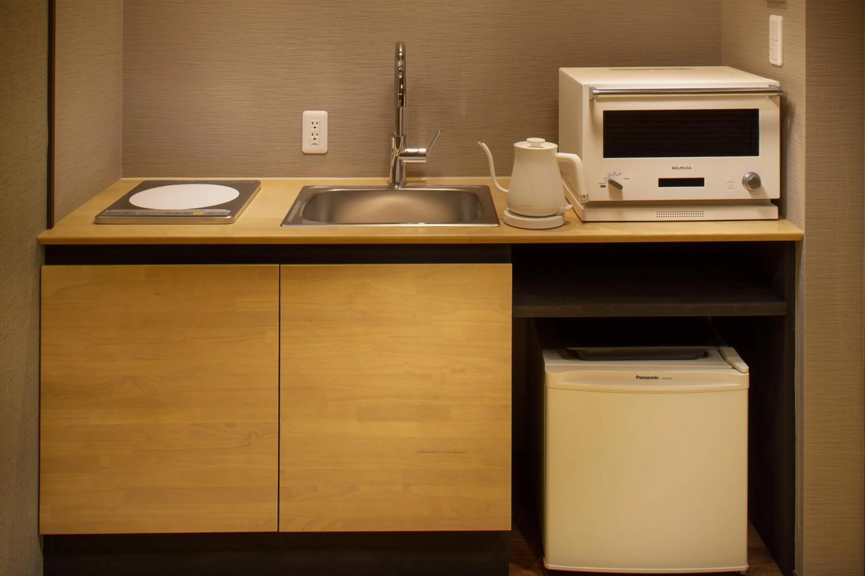 Photo of the whole room in Kanade Tojiminamimon