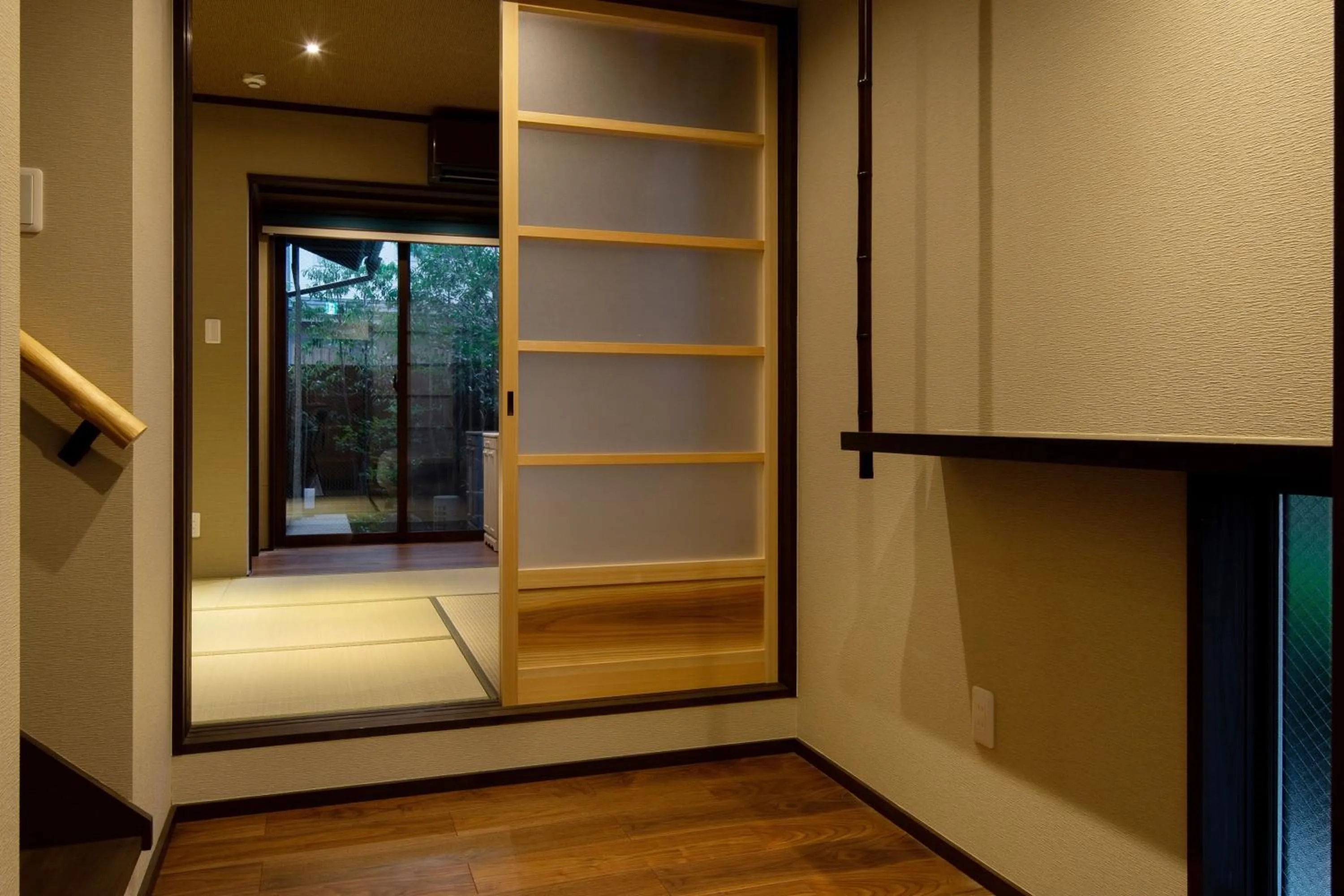 Facade/entrance, Bed in Kanade Tojiminamimon