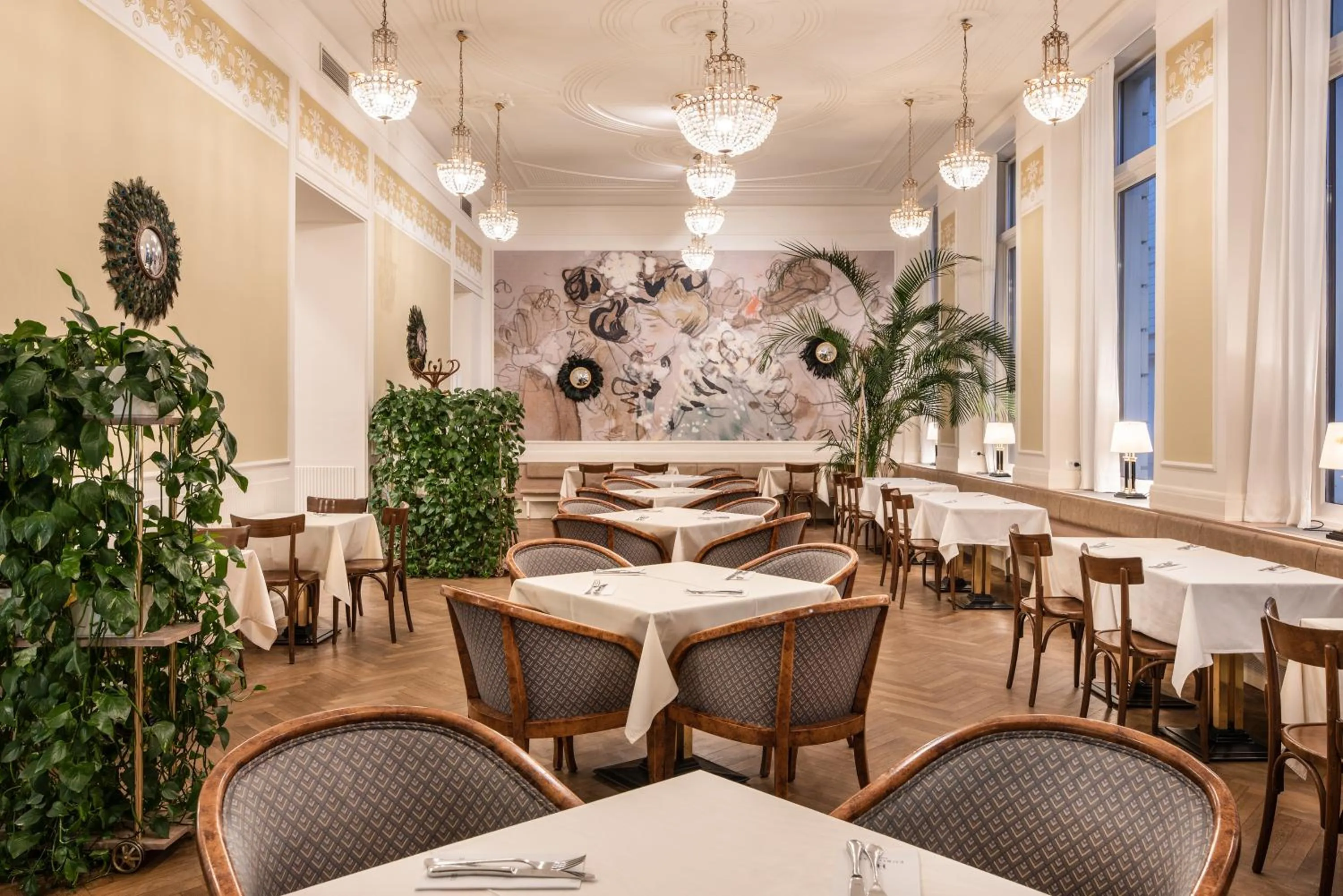 Restaurant/places to eat in Grand Hotel Union Eurostars