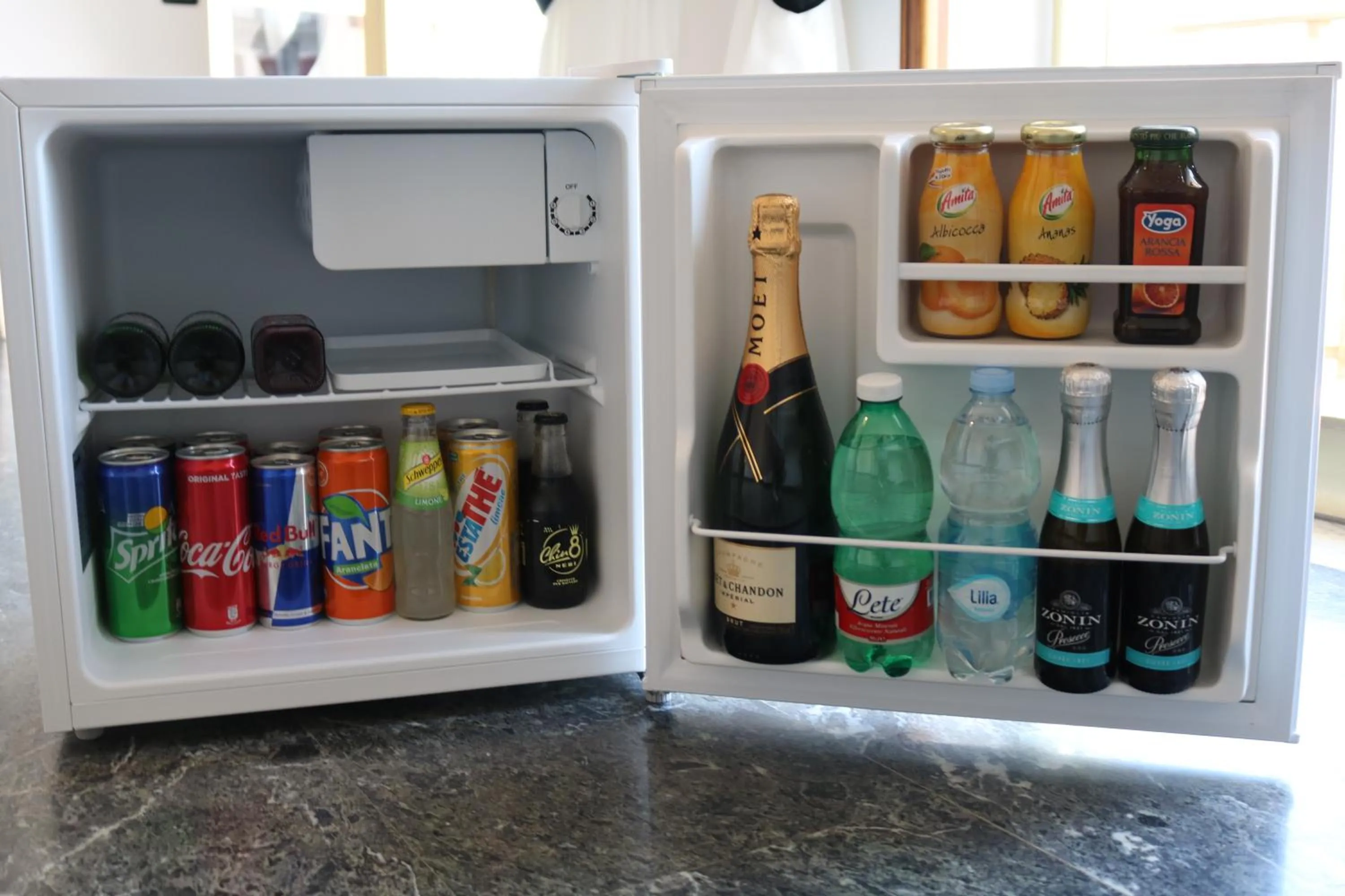 Food and drinks in Neapolis City Life