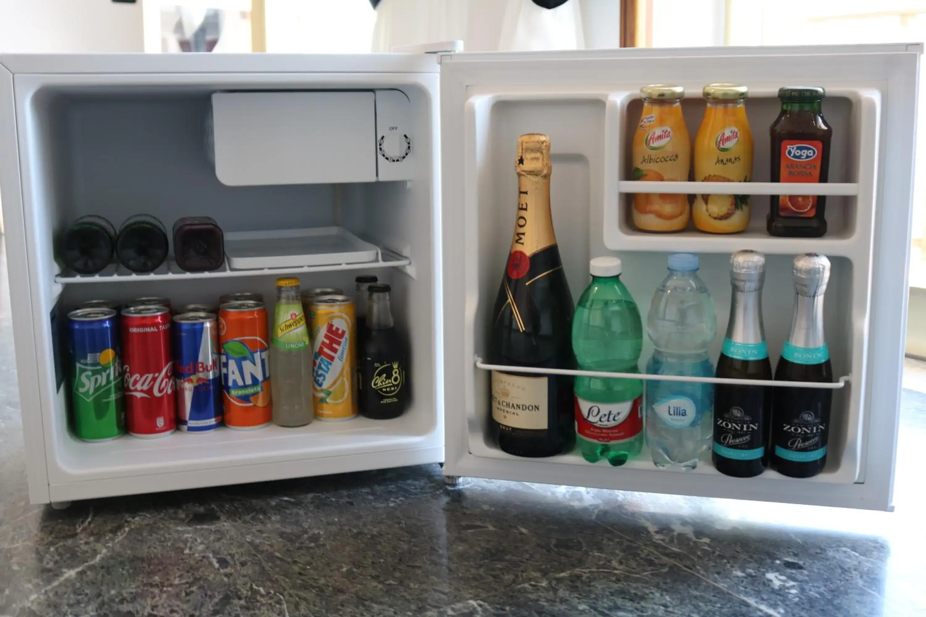 Food and drinks in Neapolis City Life Food and drinks in Neapolis City Life