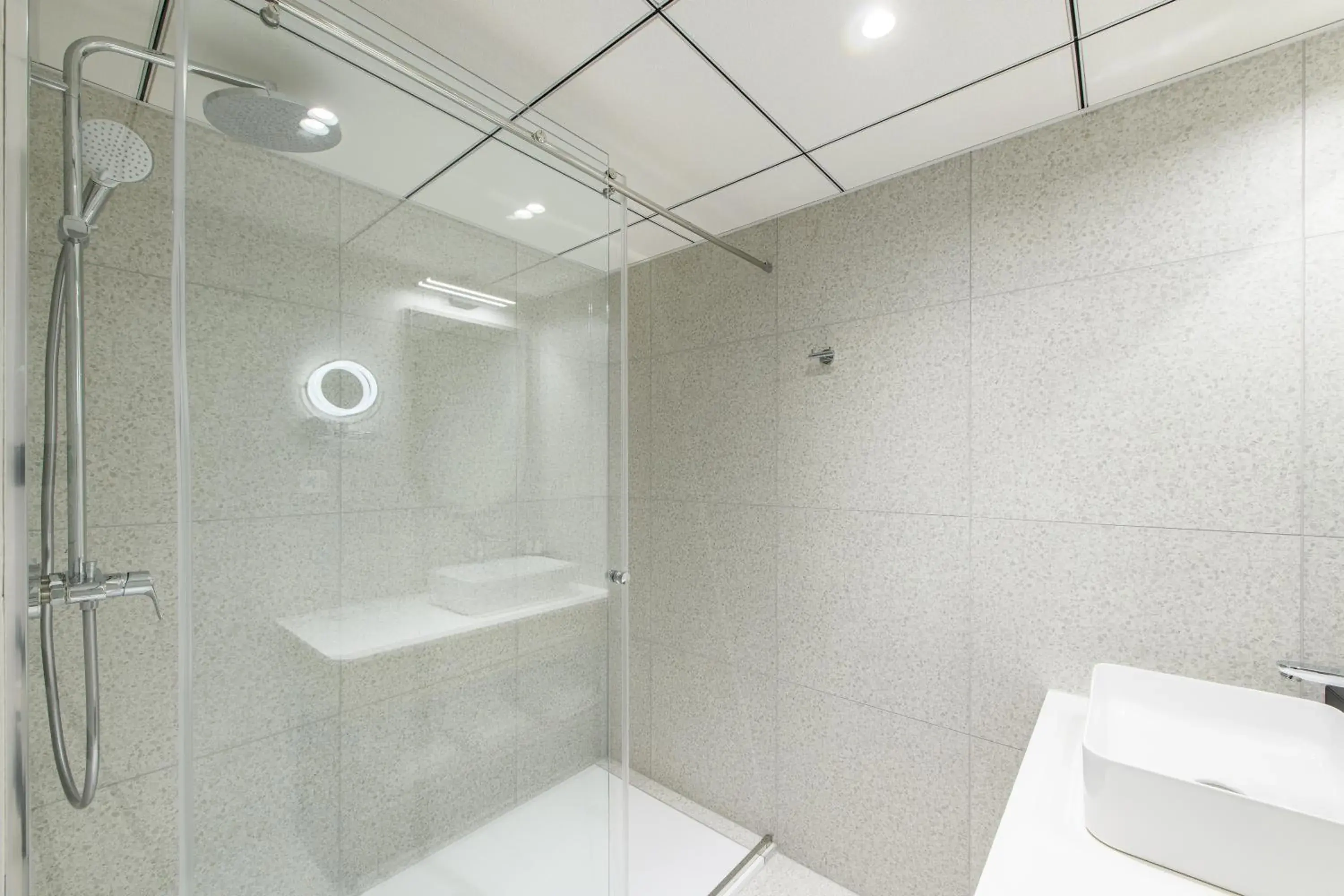 Superior Double or Twin Room with Castle View in Eurostars uHOTEL Superior Double or Twin Room with Castle View in Eurostars uHOTEL