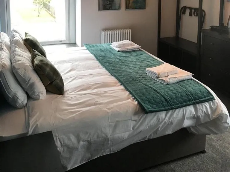 Bedroom, Bed in No.16