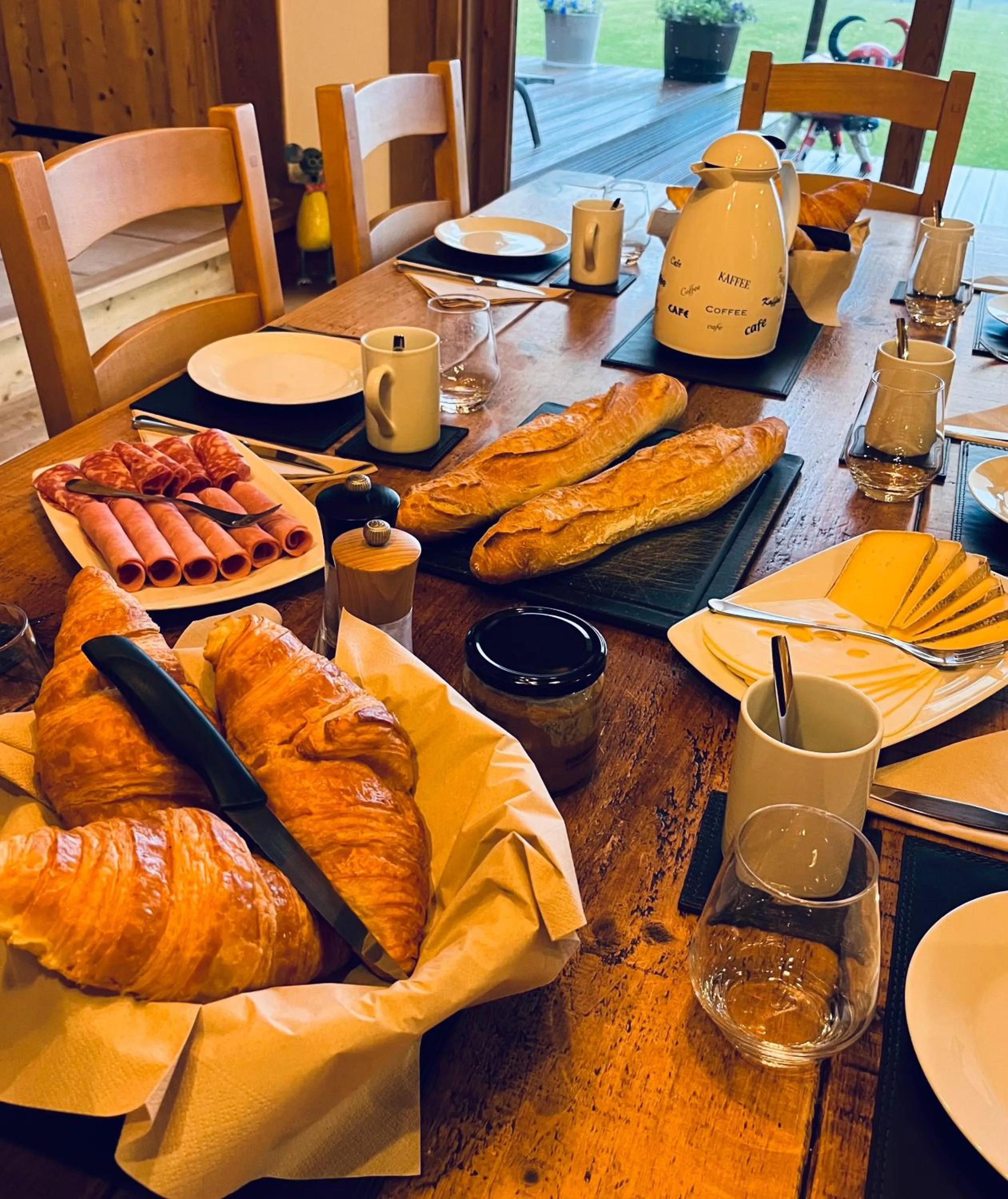 Breakfast in Chalet Le Pery