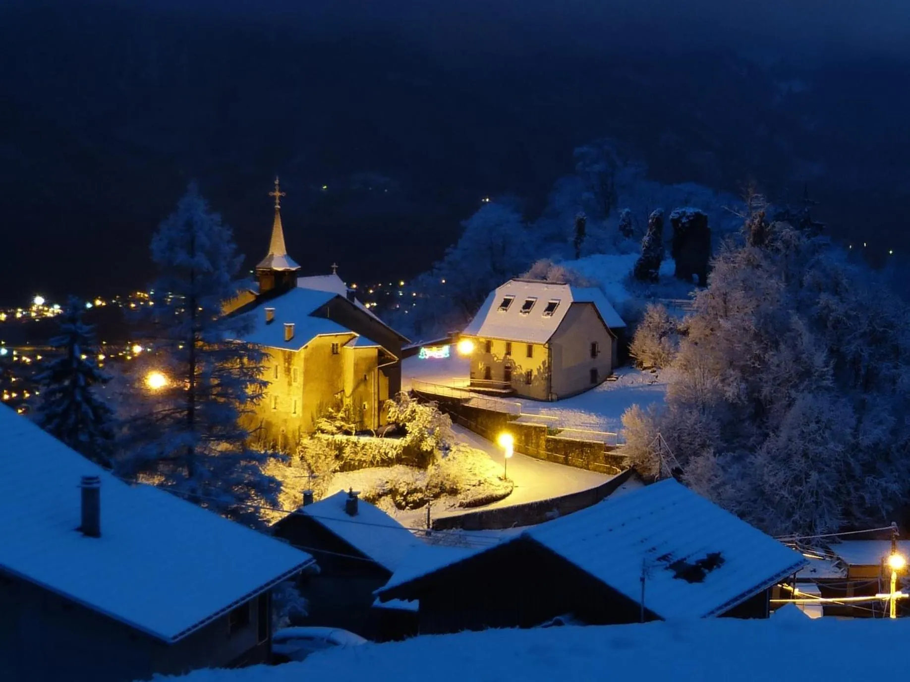 Night in Chalet Le Pery