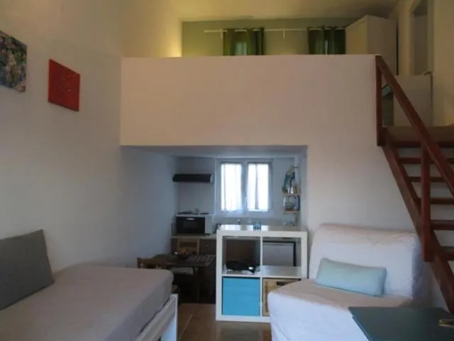 Photo of the whole room in Theodosia Studios