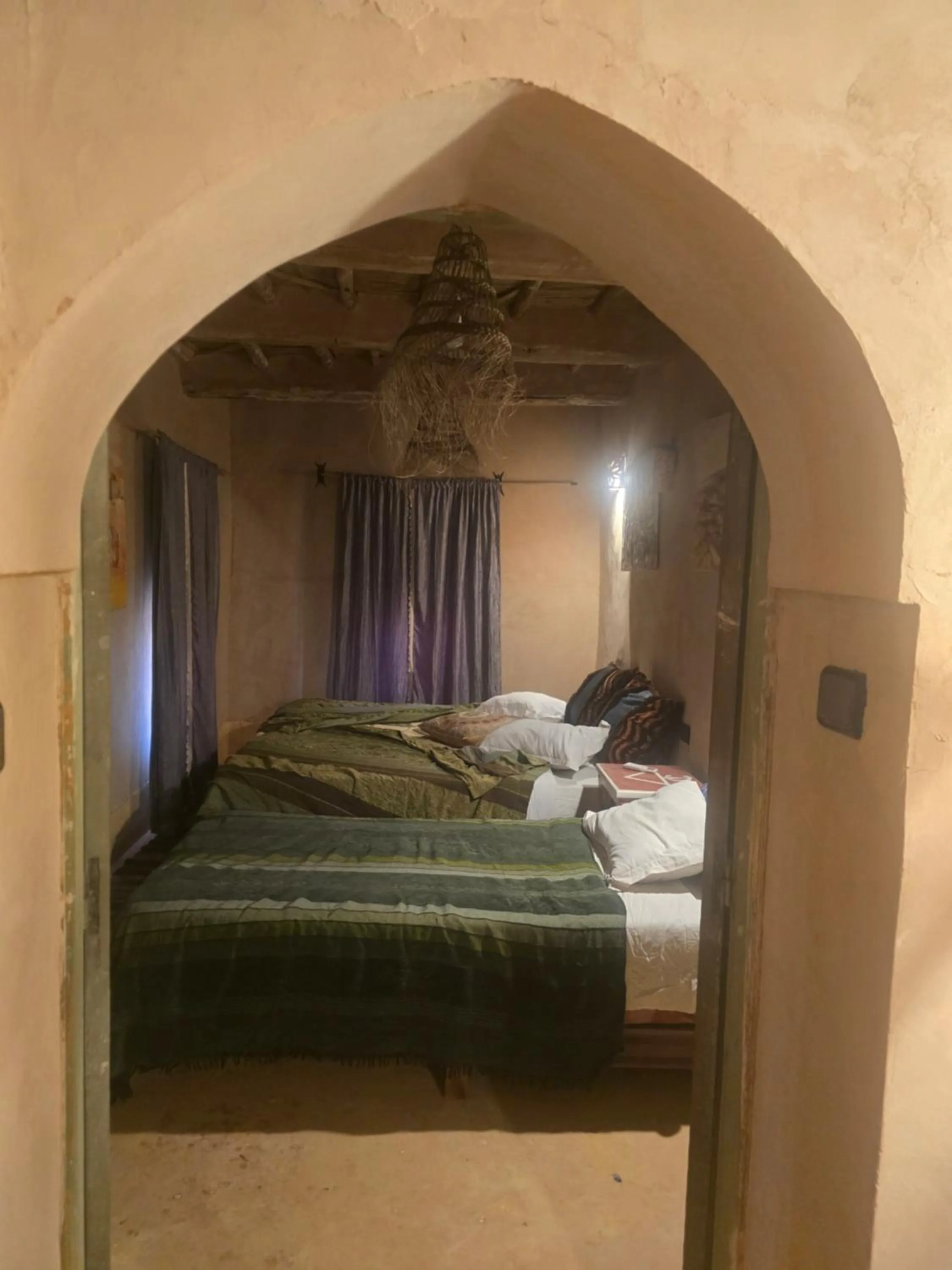 Photo of the whole room, Bed in Kasbah du Peintre