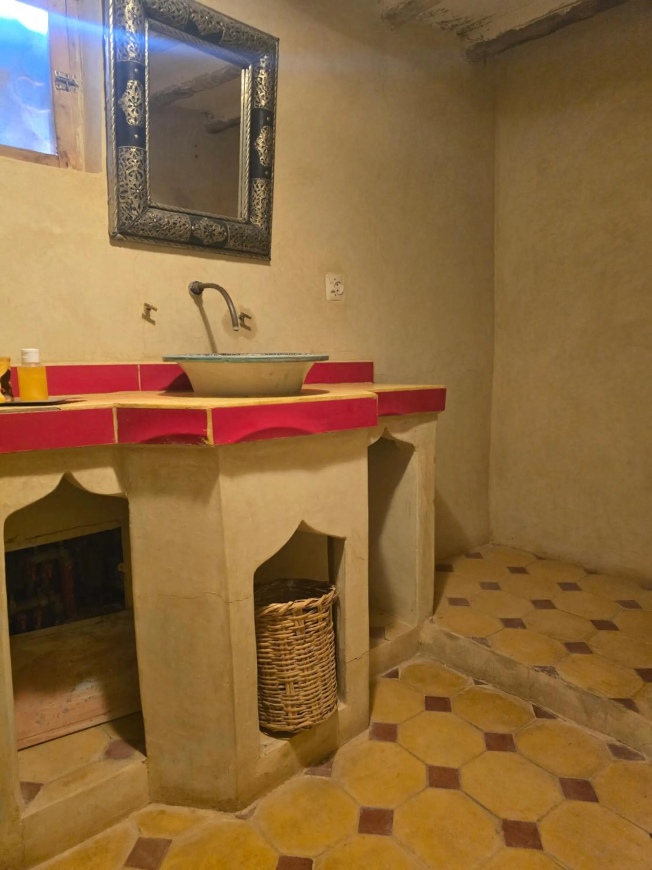 Bathroom in Kasbah du Peintre