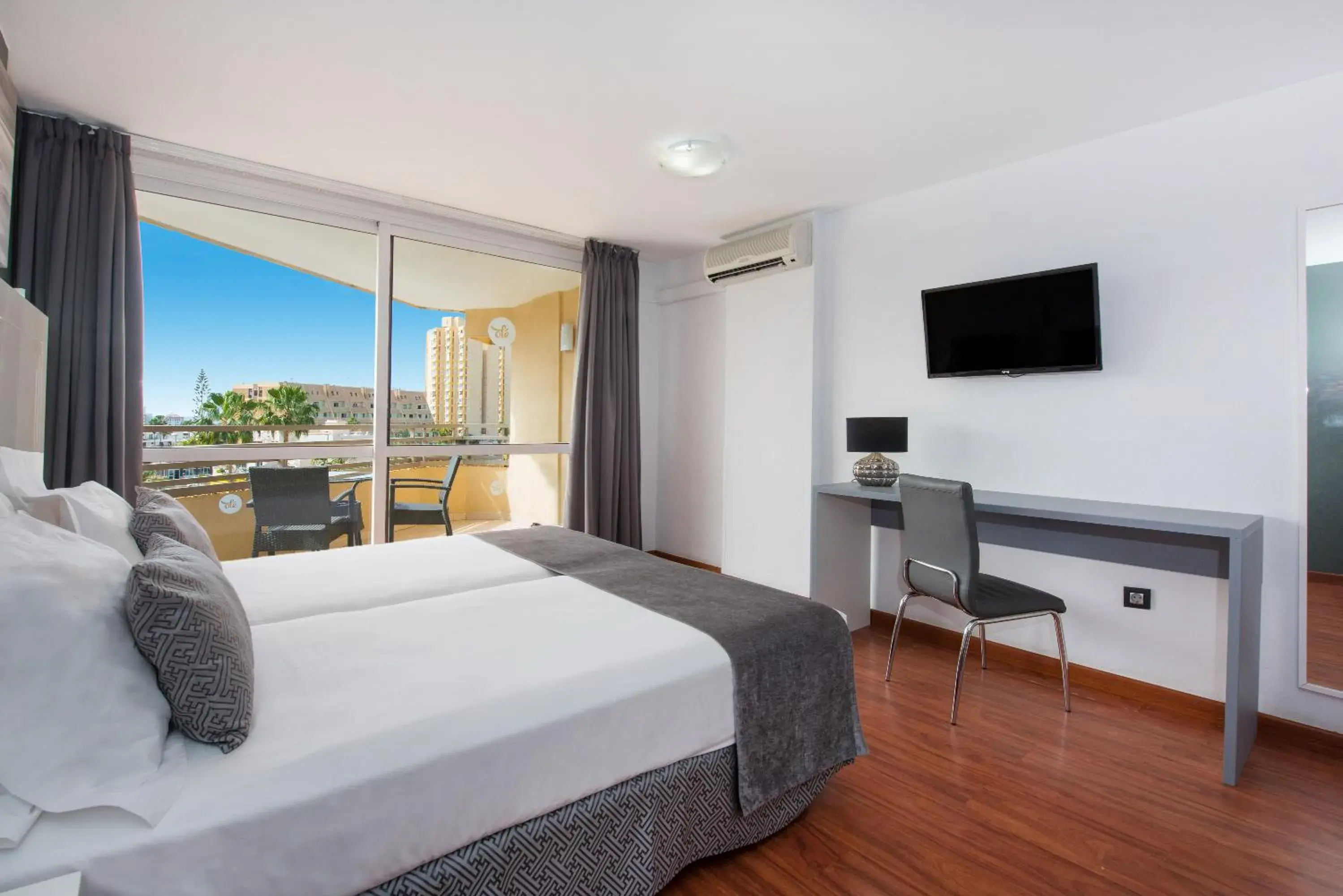 Photo of the whole room, Bed in Olé Tropical Tenerife Adults Only Photo of the whole room, Bed in Olé Tropical Tenerife Adults Only