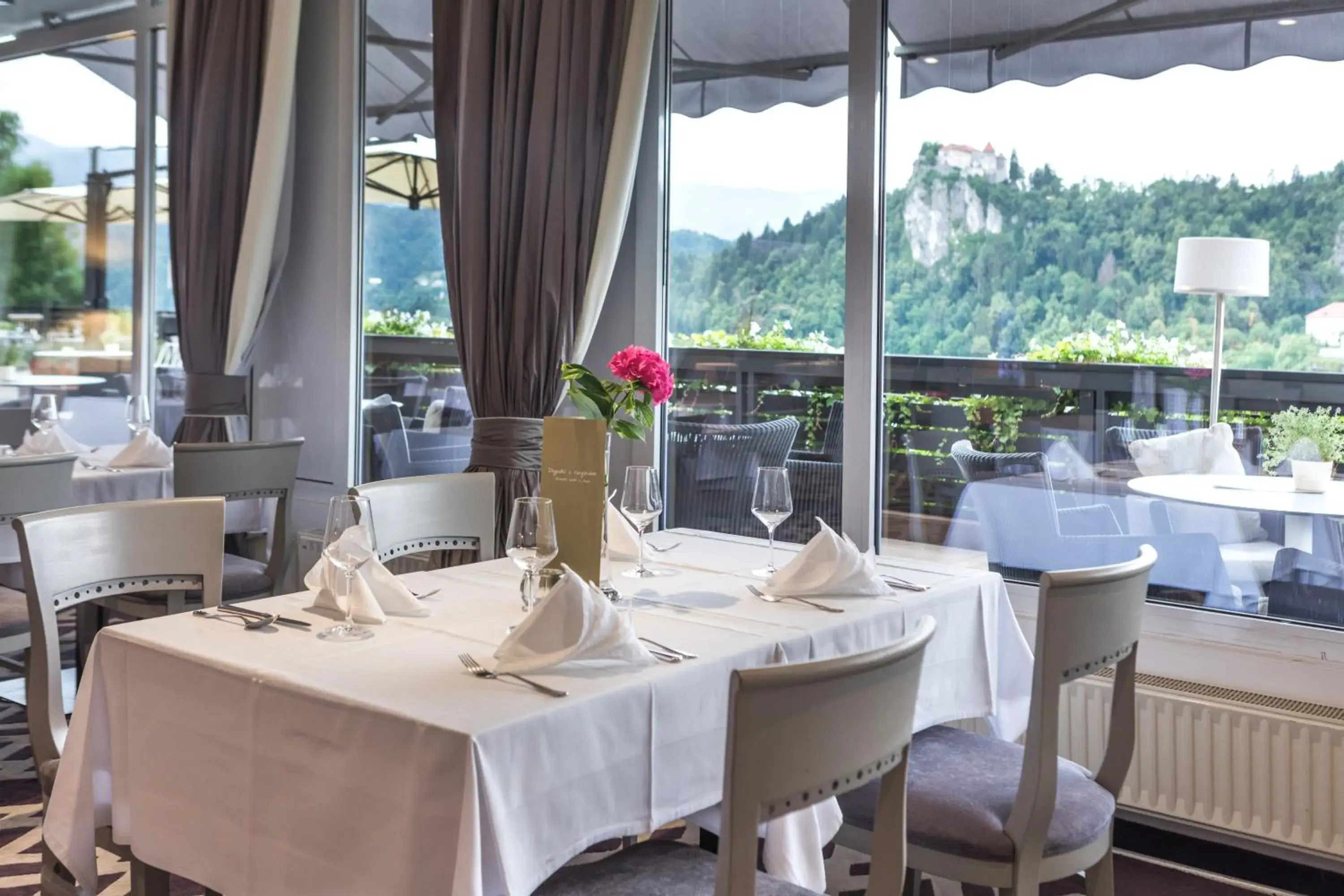 Restaurant/places to eat in Hotel Kompas Restaurant/places to eat in Hotel Kompas