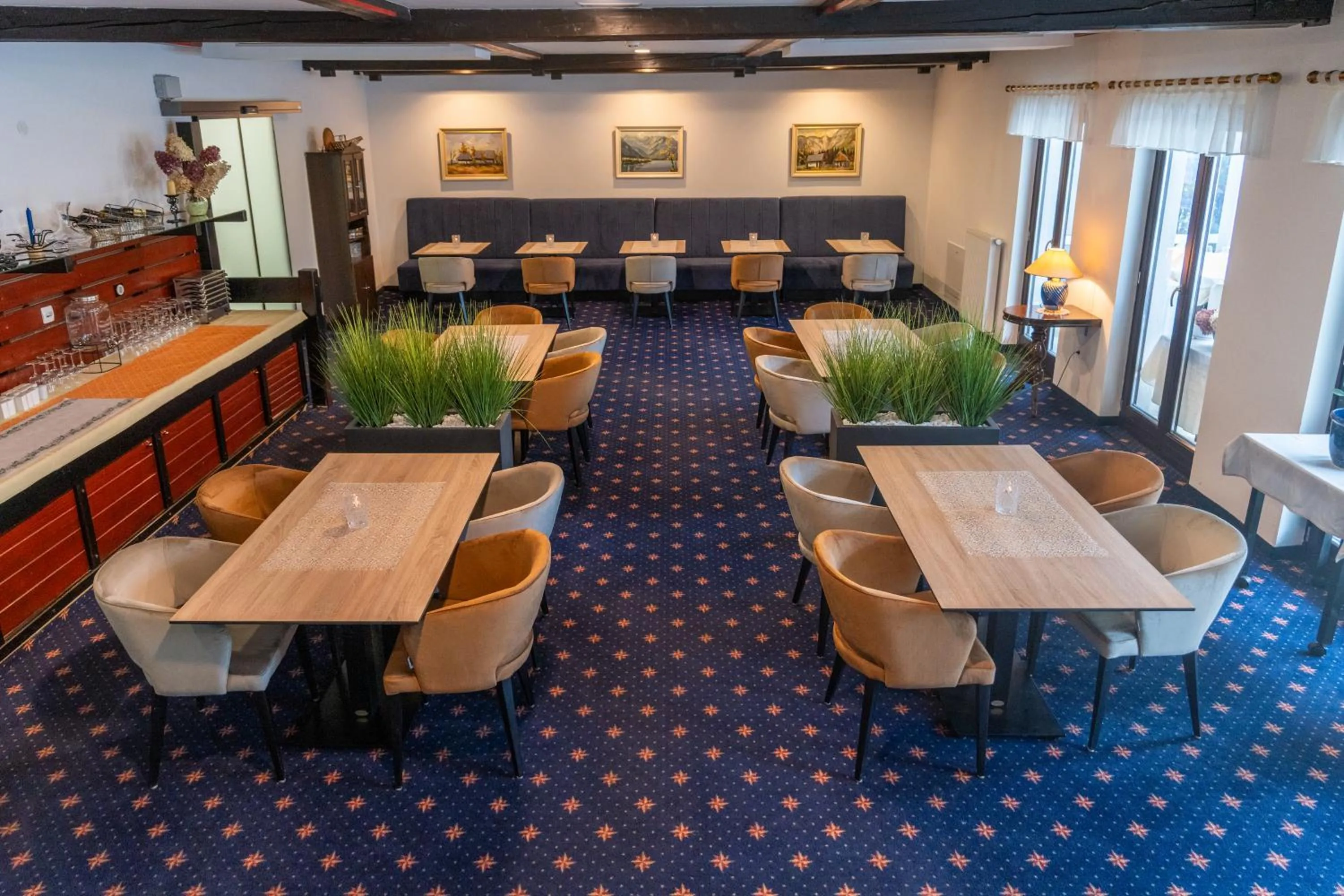 Restaurant/places to eat in Hotel Jezero