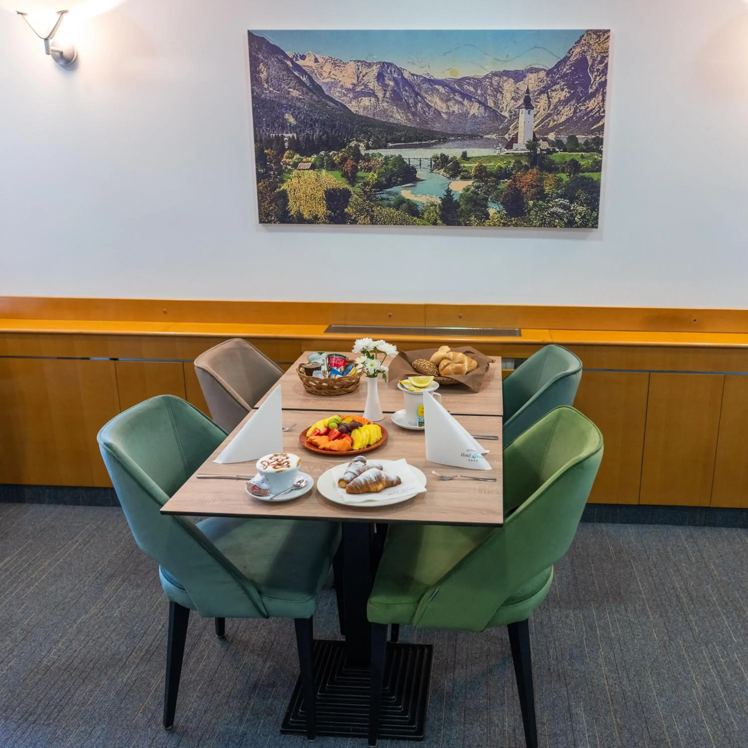 Restaurant/places to eat in Hotel Jezero Restaurant/places to eat in Hotel Jezero