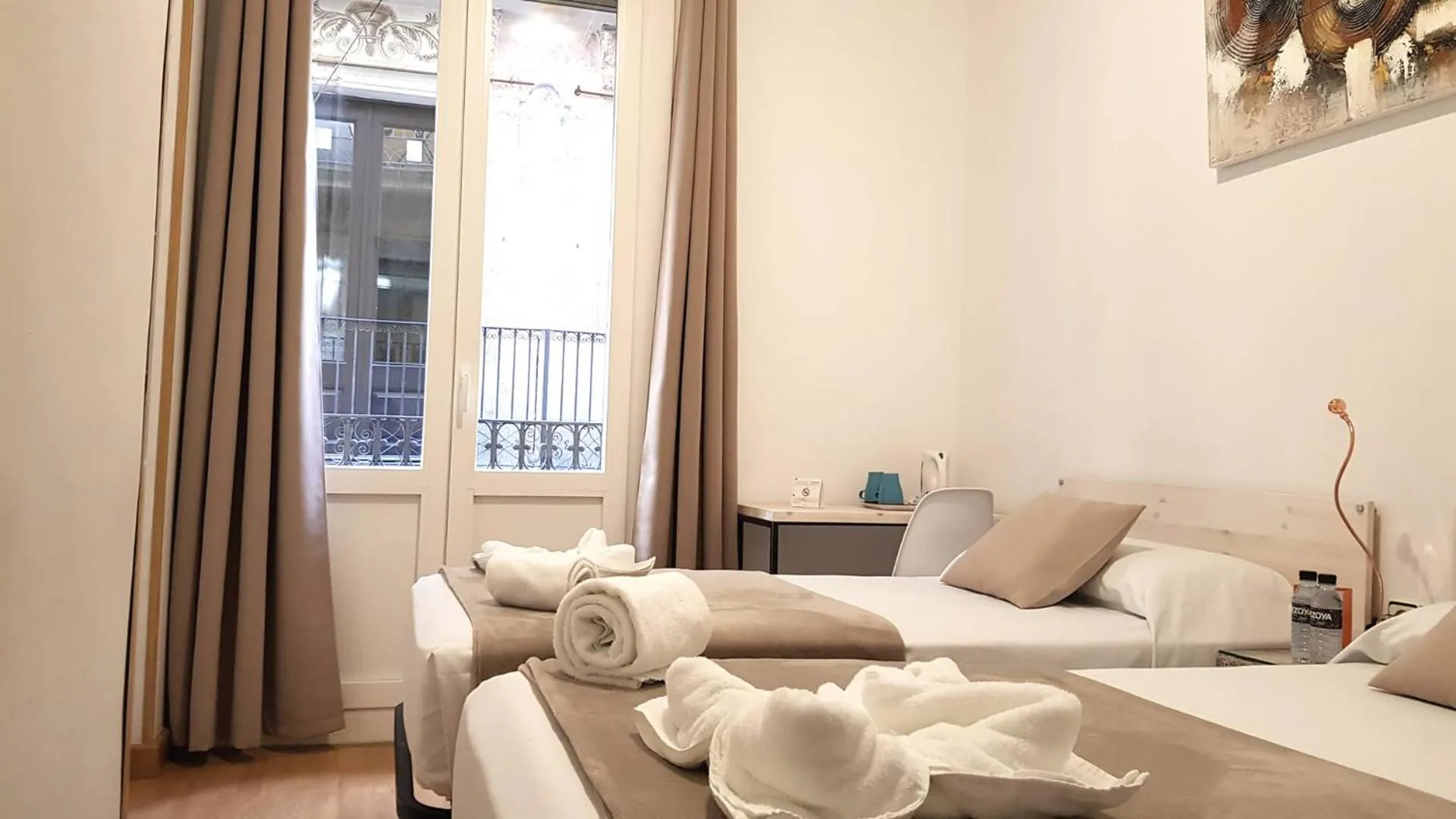 Photo of the whole room, Bed in Hostal la Palmera