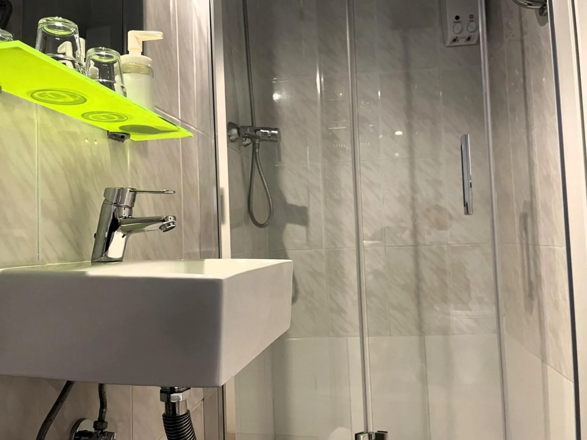 Bathroom in Hostal la Palmera