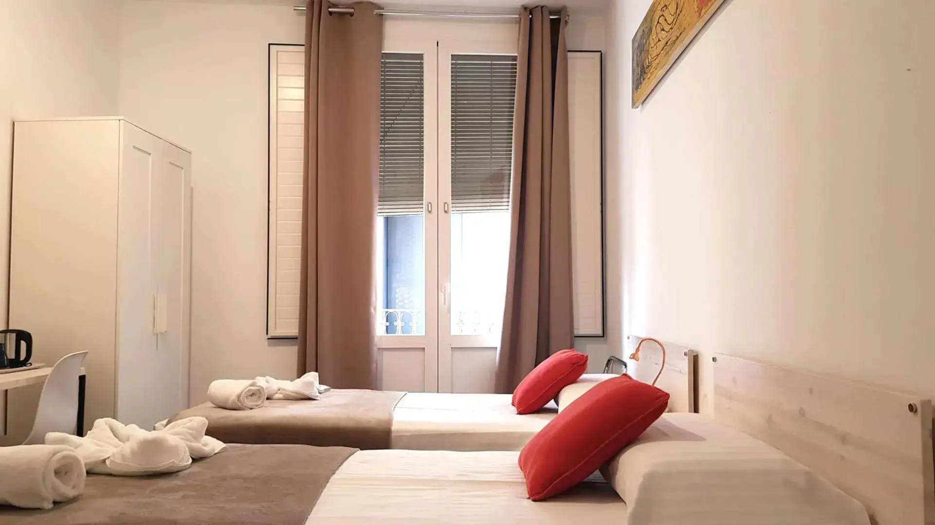 Twin Room with Private Bathroom in Hostal la Palmera Twin Room with Private Bathroom in Hostal la Palmera