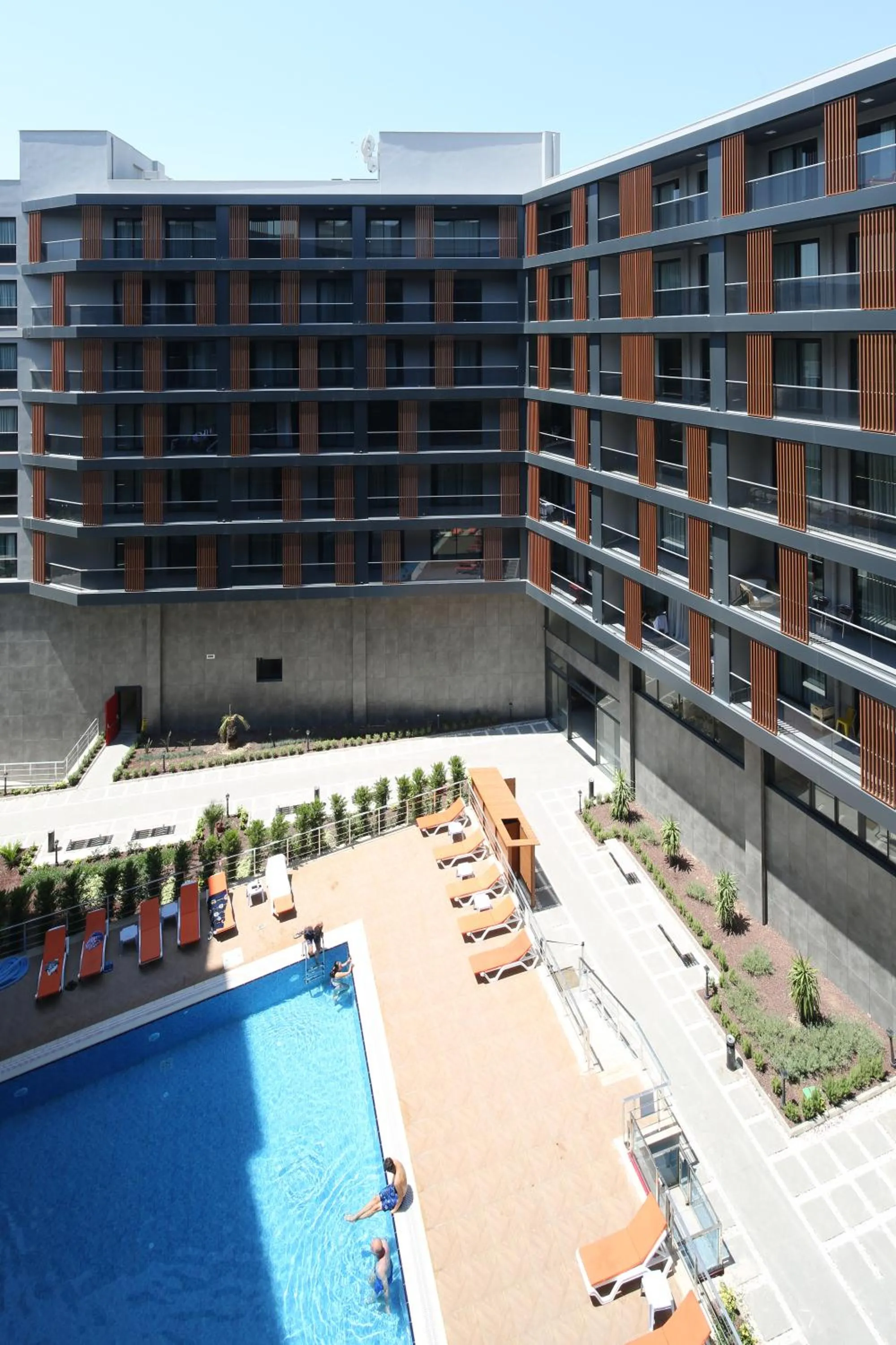 Property building in Coordinat Suits