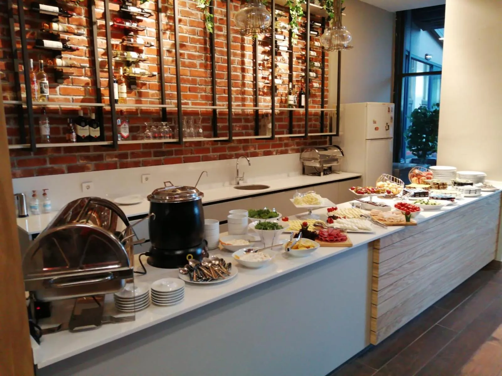 Restaurant/places to eat in Coordinat Suits