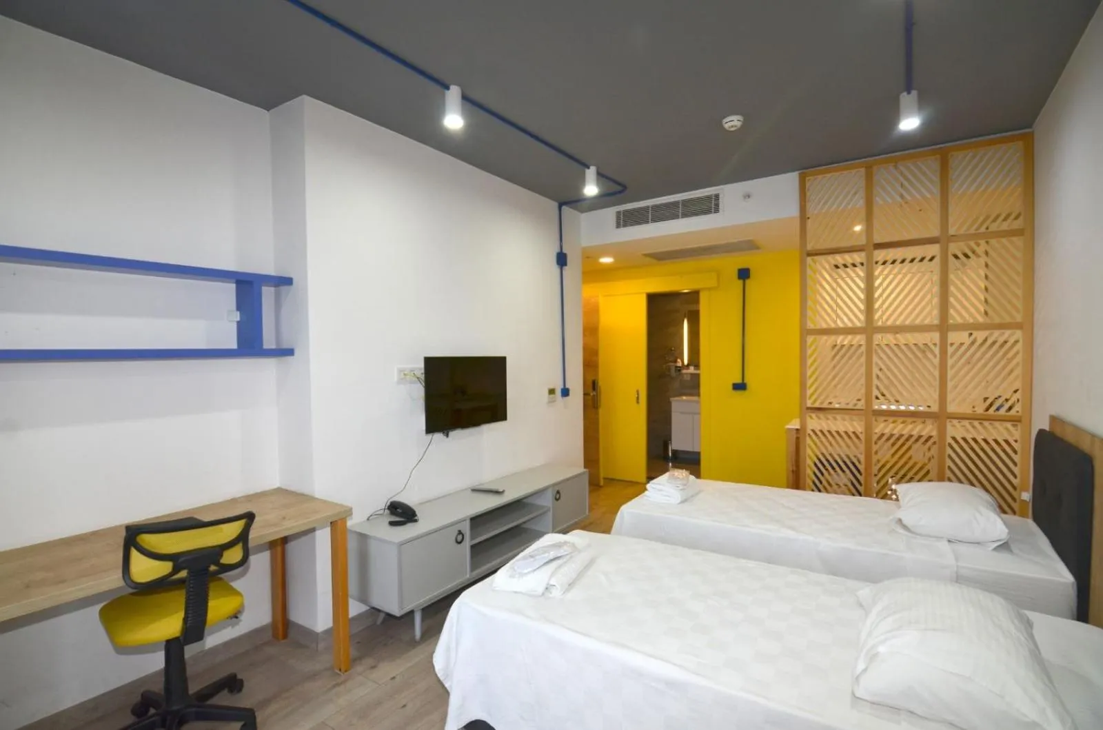 Photo of the whole room, Bed in Coordinat Suits