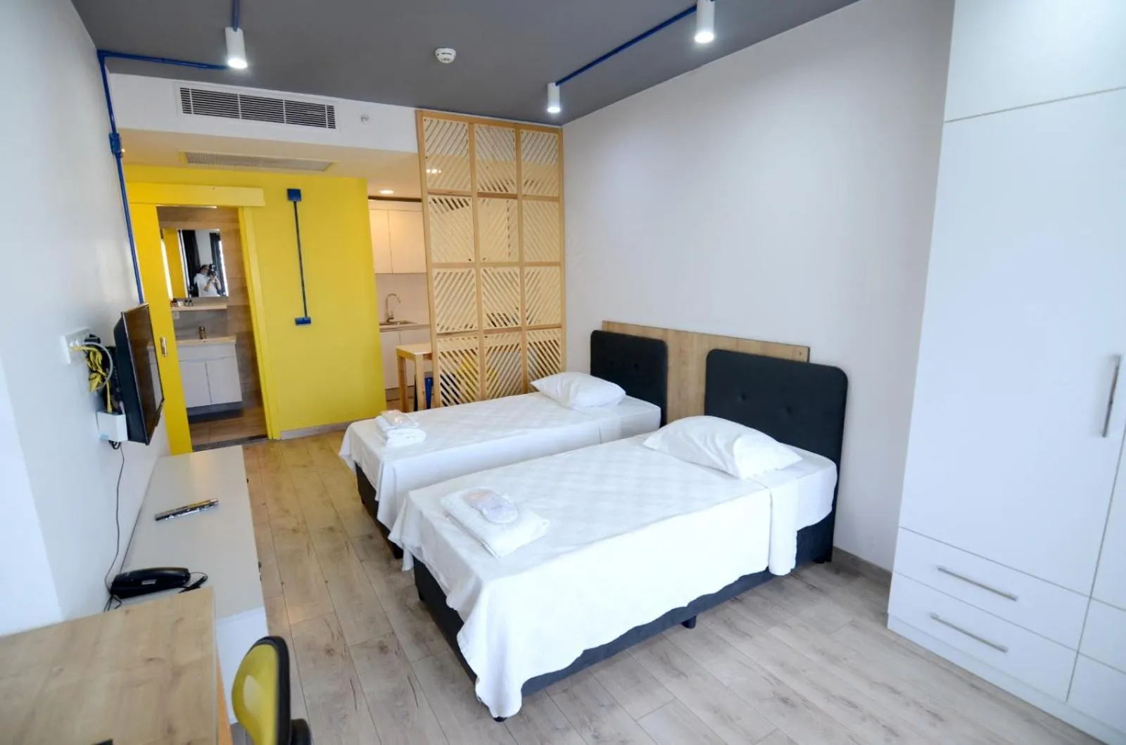 Photo of the whole room, Bed in Coordinat Suits