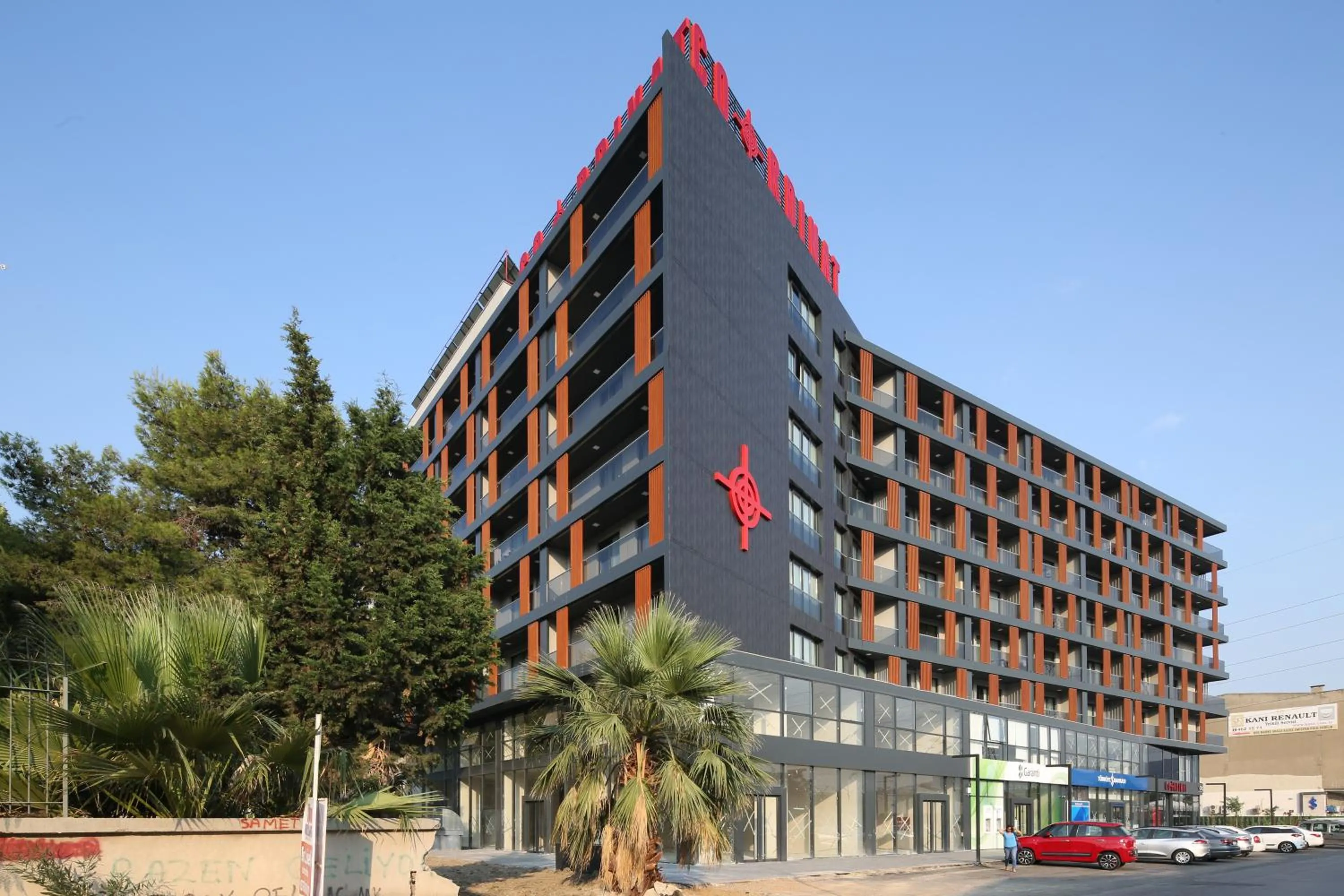 Facade/entrance in Coordinat Suits