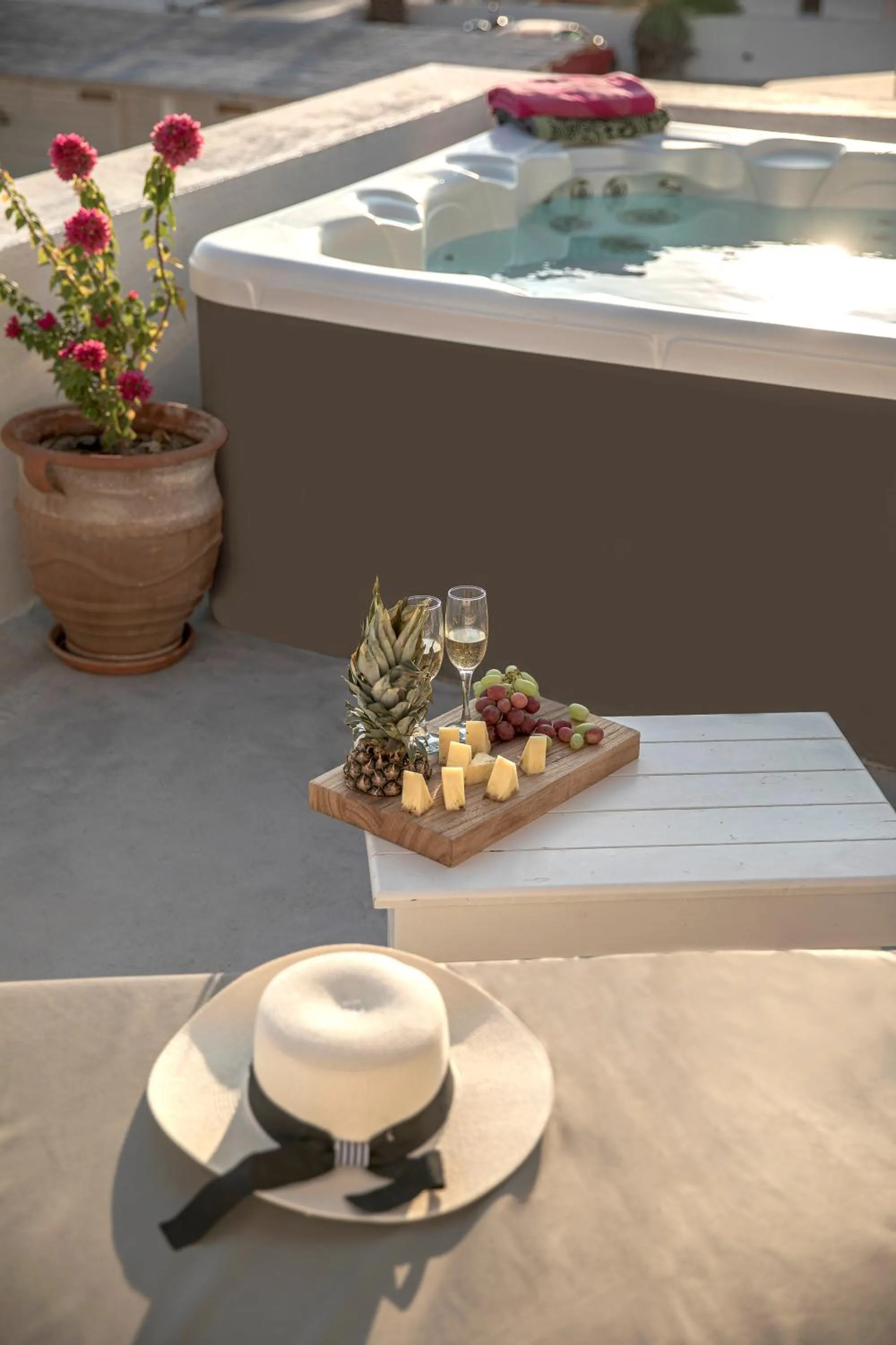 Hot Tub in Ambeli Apartments