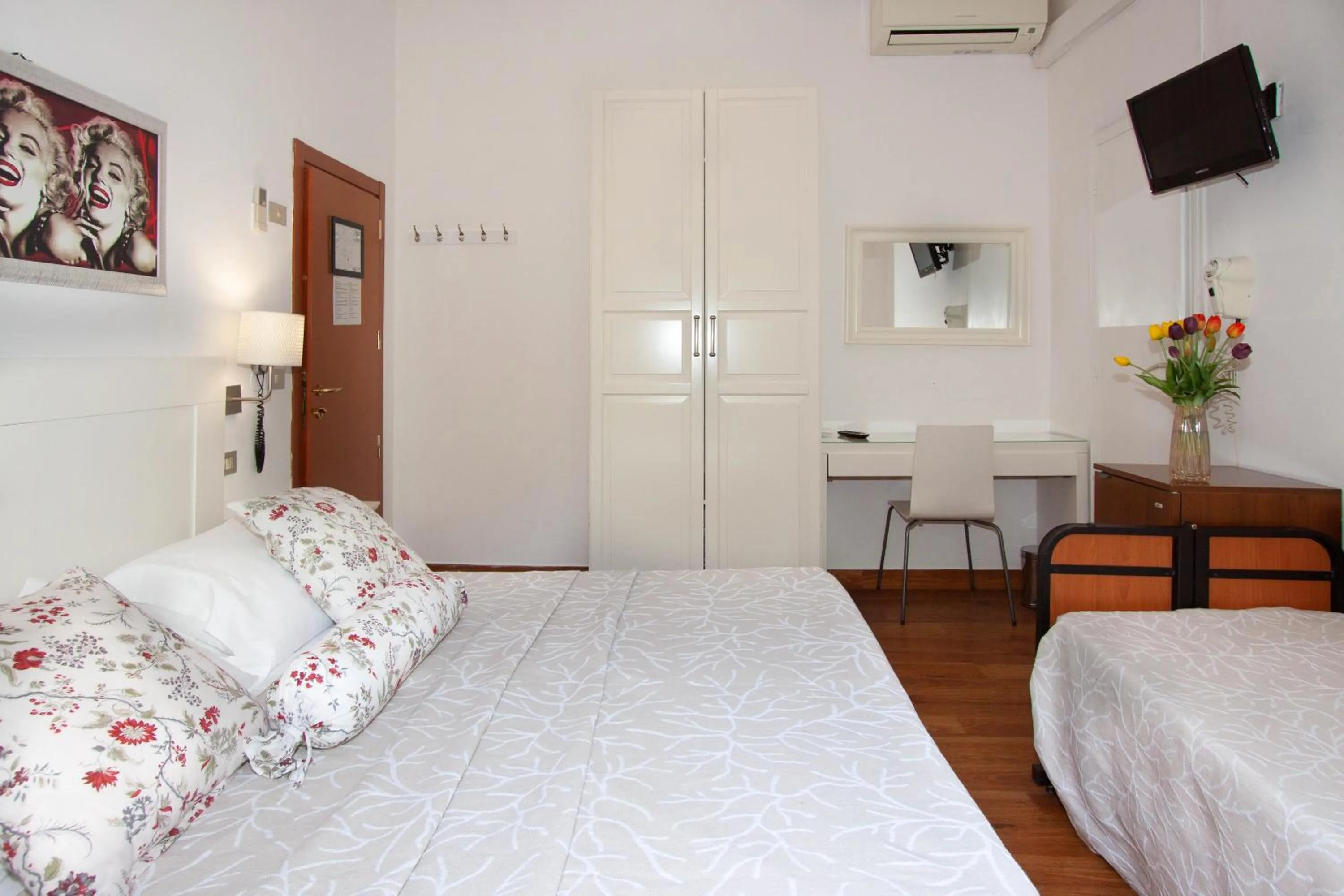 Bed in Hotel La Gioiosa