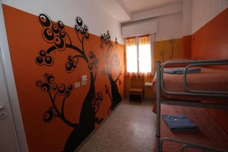 Budget Twin Room with Private Bathroom in Sunflower Beach Backpacker Hostel & Bar Budget Twin Room with Private Bathroom in Sunflower Beach Backpacker Hostel & Bar