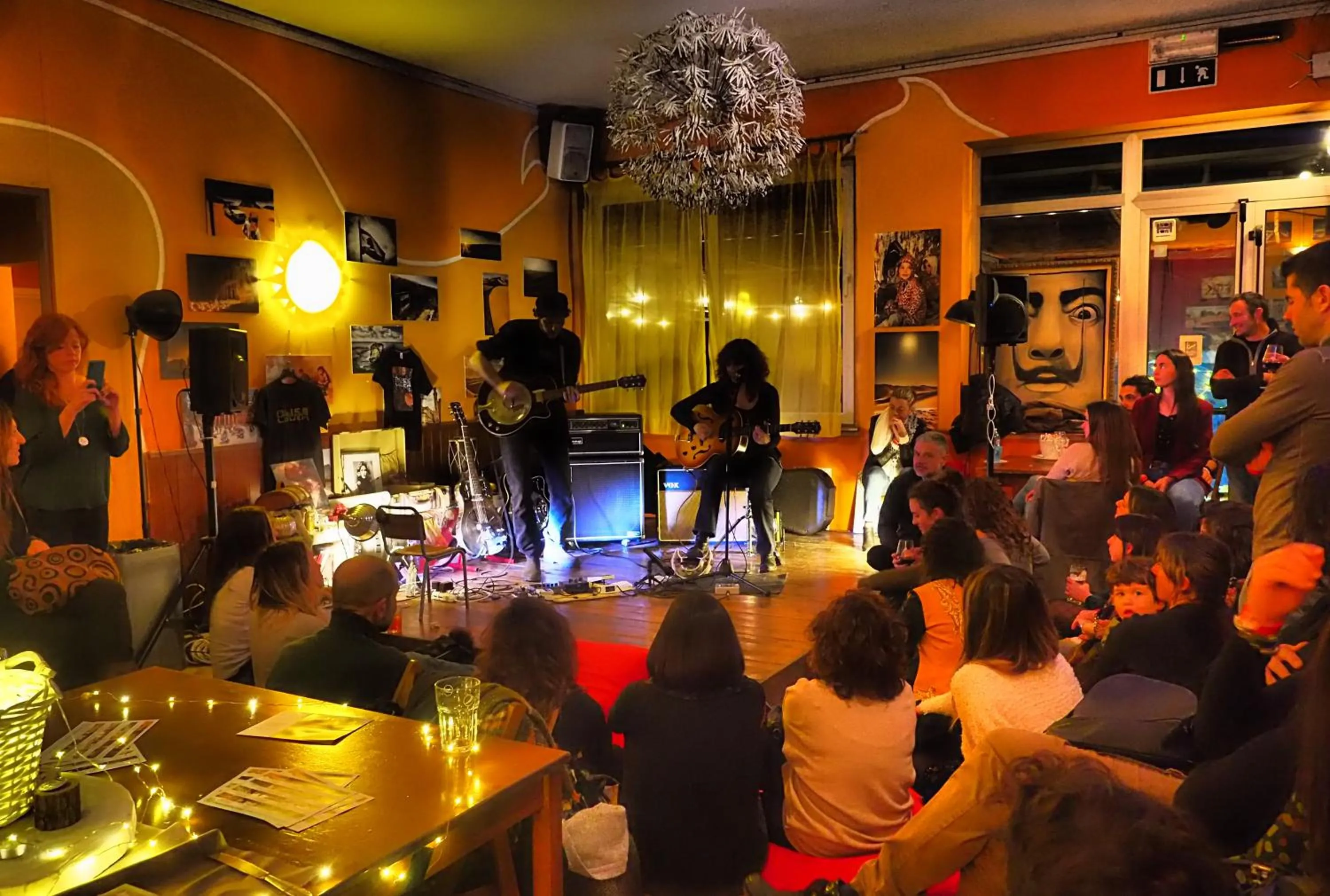 Communal lounge/ TV room in Sunflower Beach Backpacker Hostel & Bar