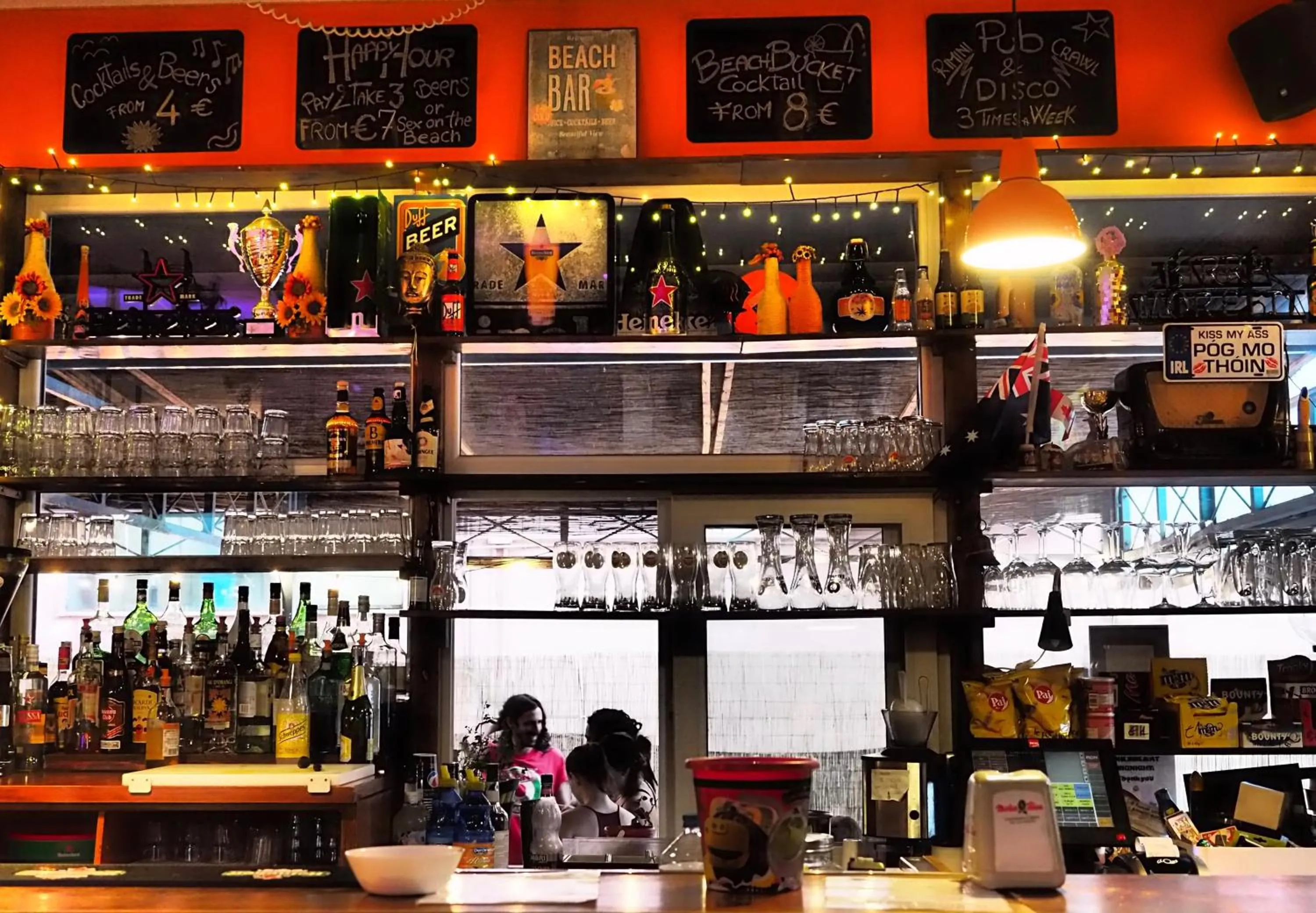 Lounge or bar in Sunflower Beach Backpacker Hostel & Bar