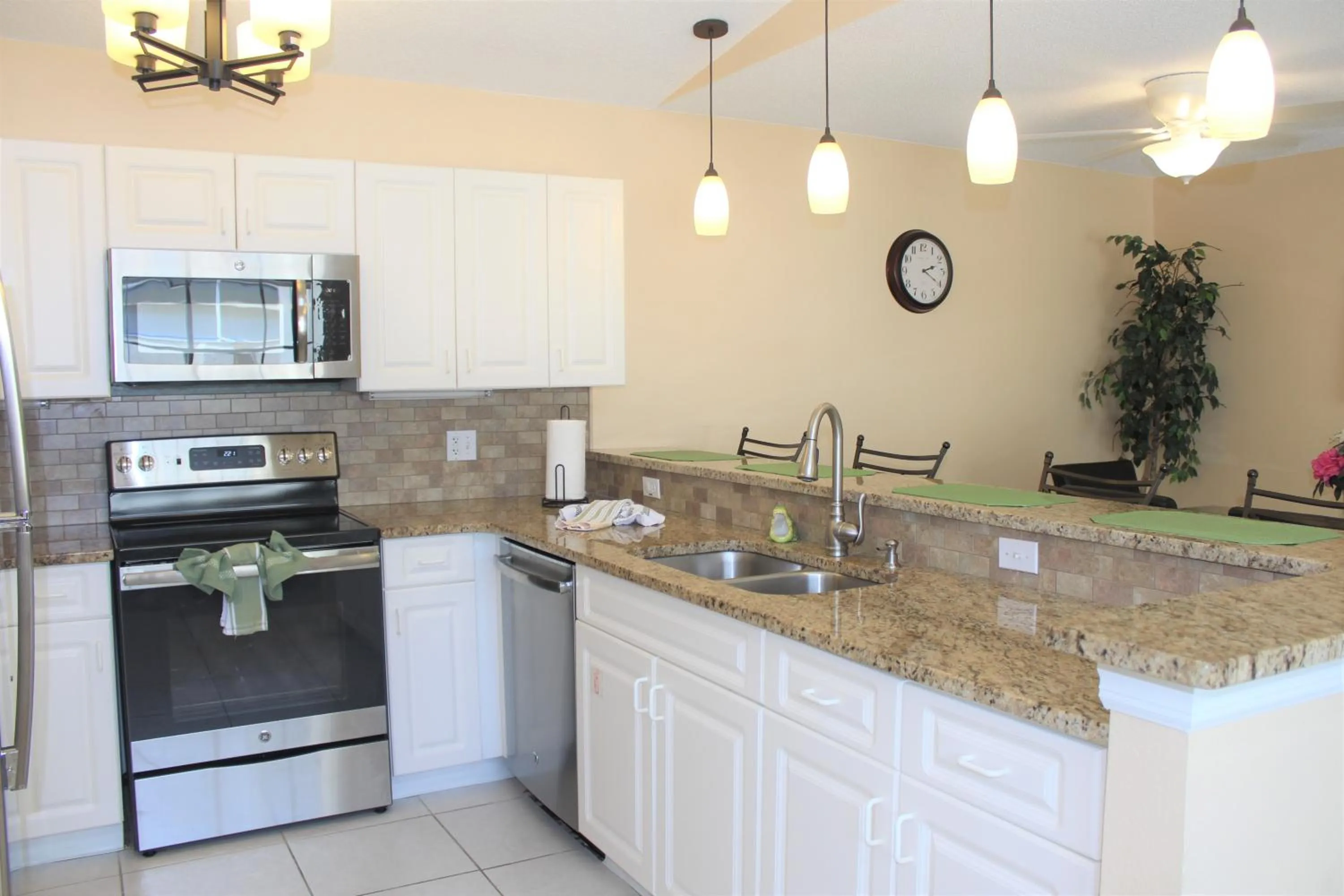 Kitchen or kitchenette in Crayson Villa LF811