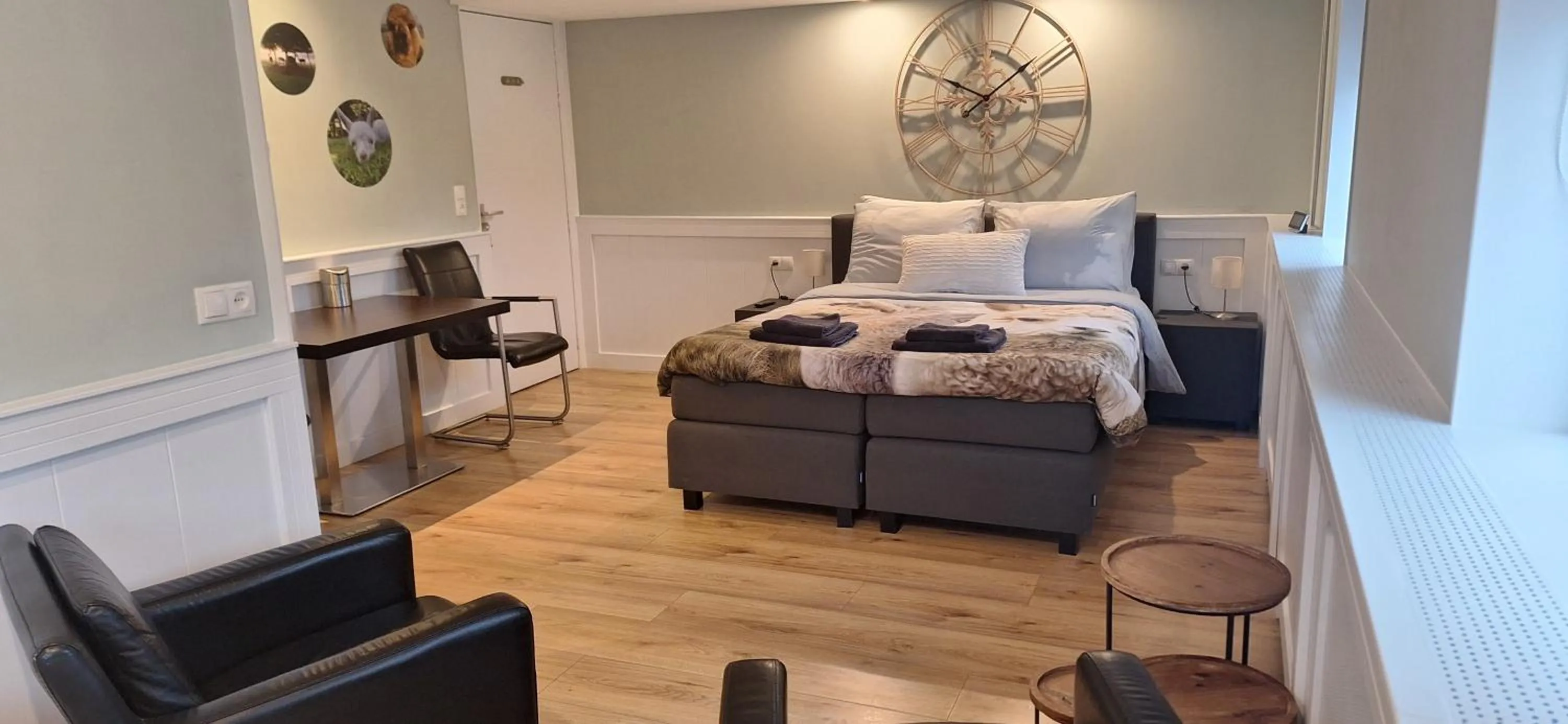 Photo of the whole room, Bed in B&B De Raamberg