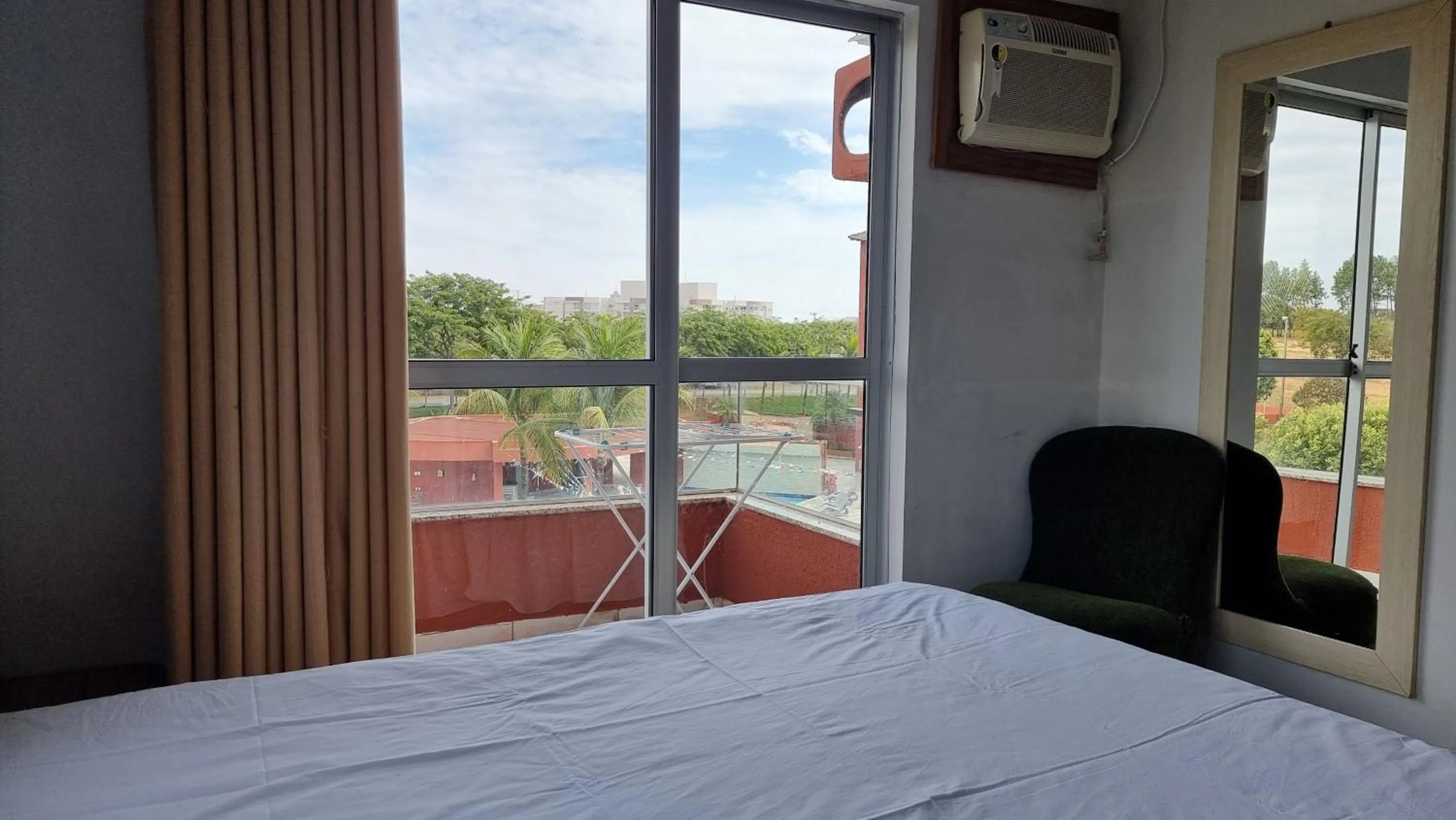 View (from property/room), Bed in PARQUE AQUÁTICO Lagoa Quente, à 50m, entrada + barata, apto particular