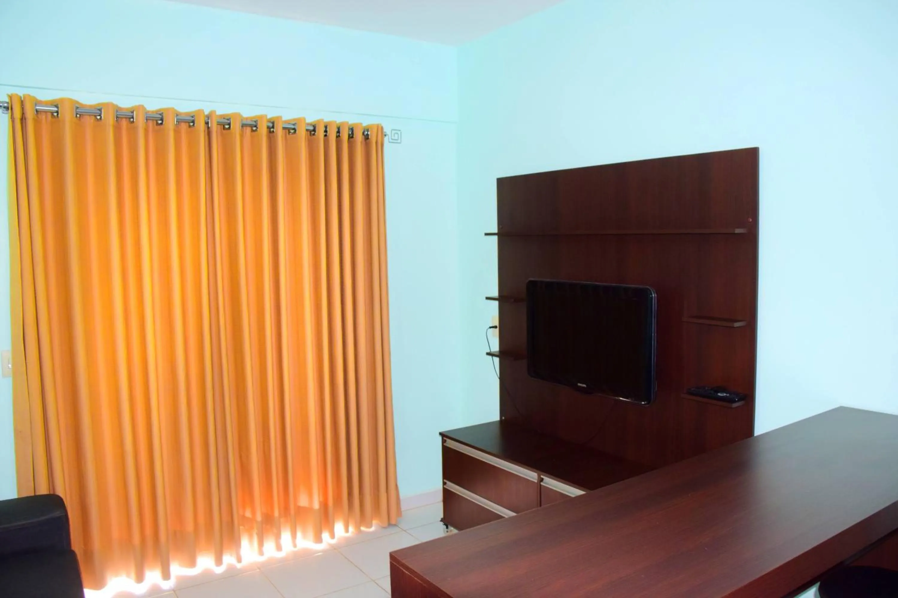 TV and multimedia in PARQUE AQUÁTICO Lagoa Quente, à 50m, entrada + barata, apto particular