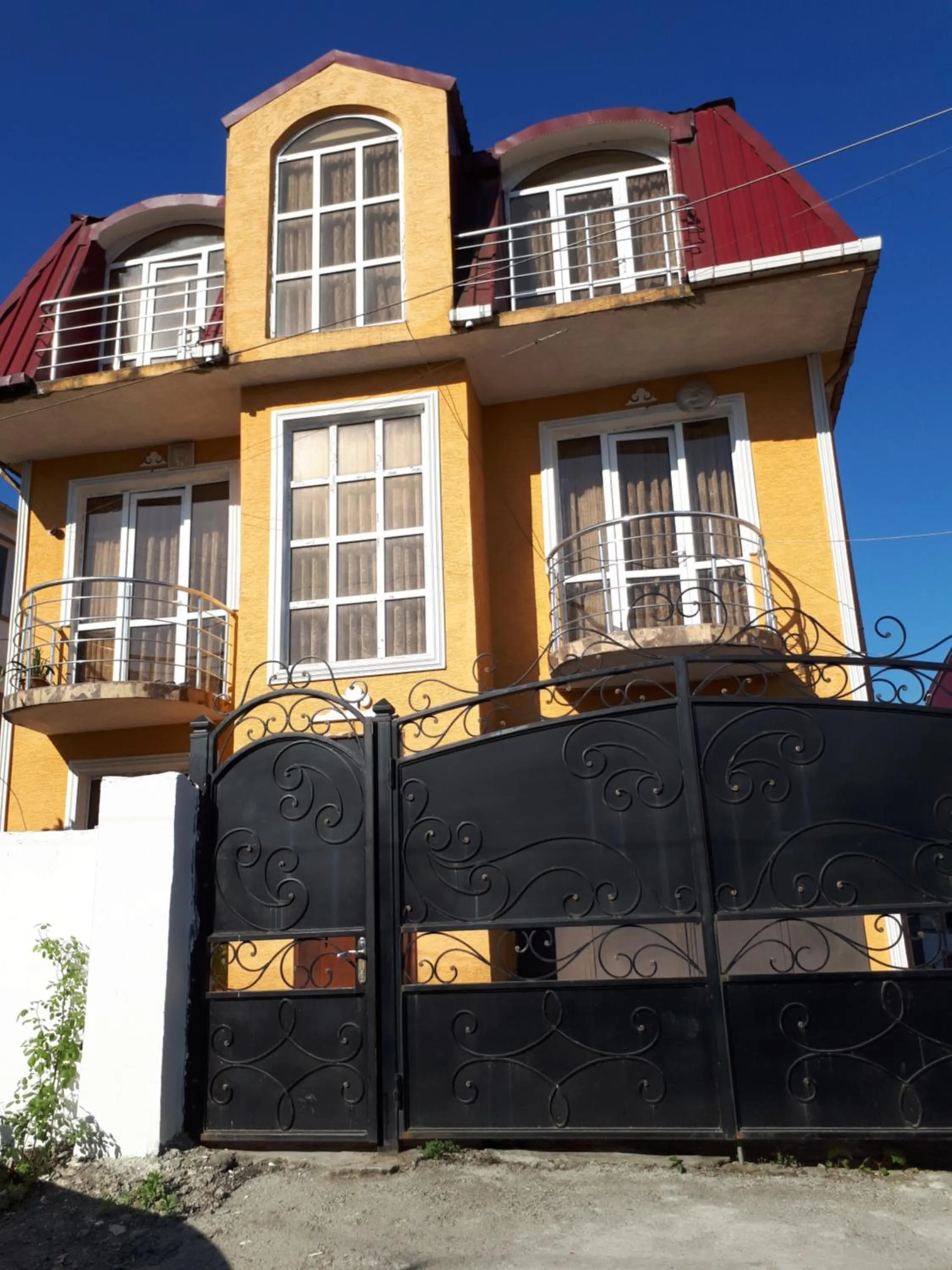 Three-Bedroom Townhouse in Home