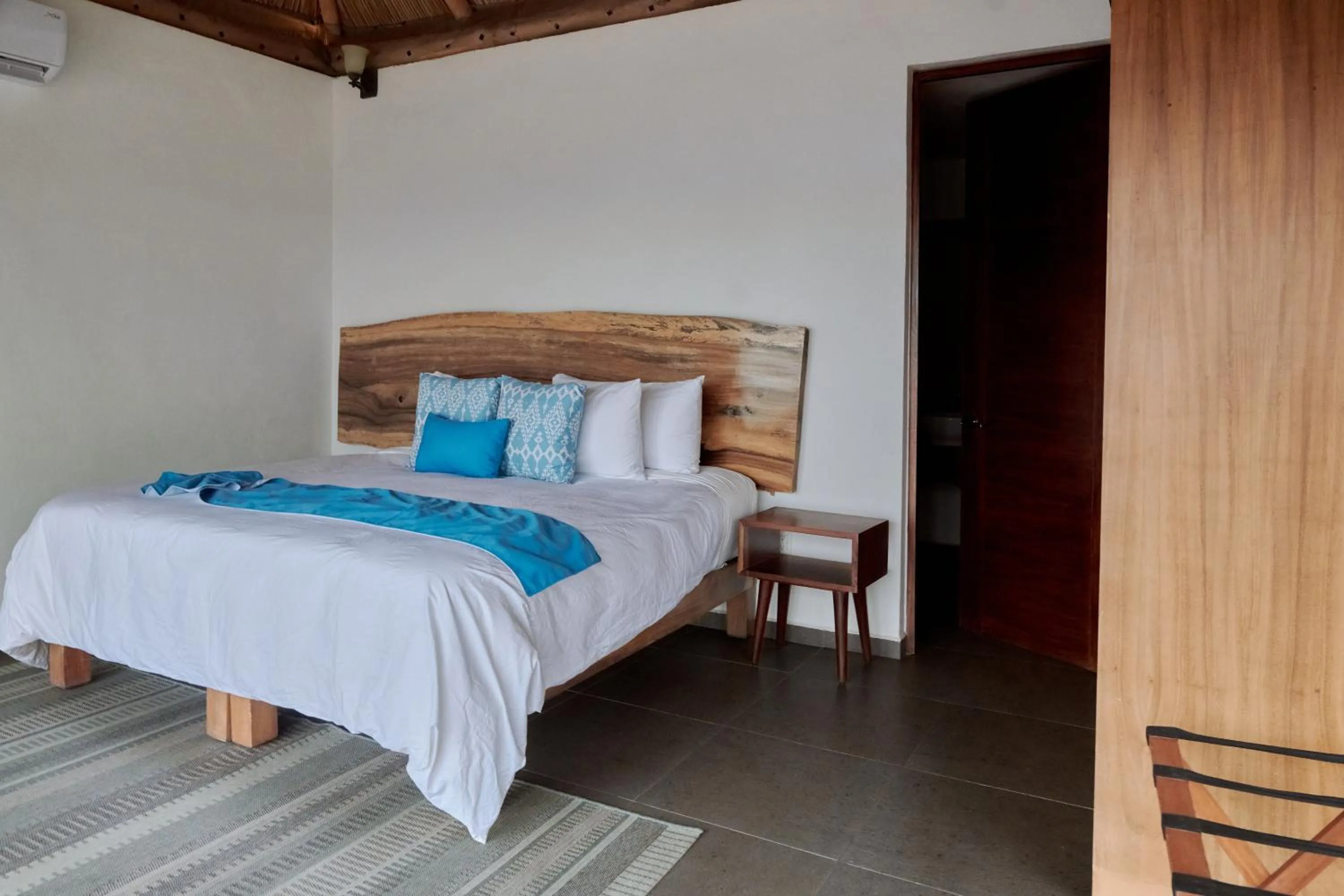Bed in Ysuri Sayulita - Beachfront Hotel