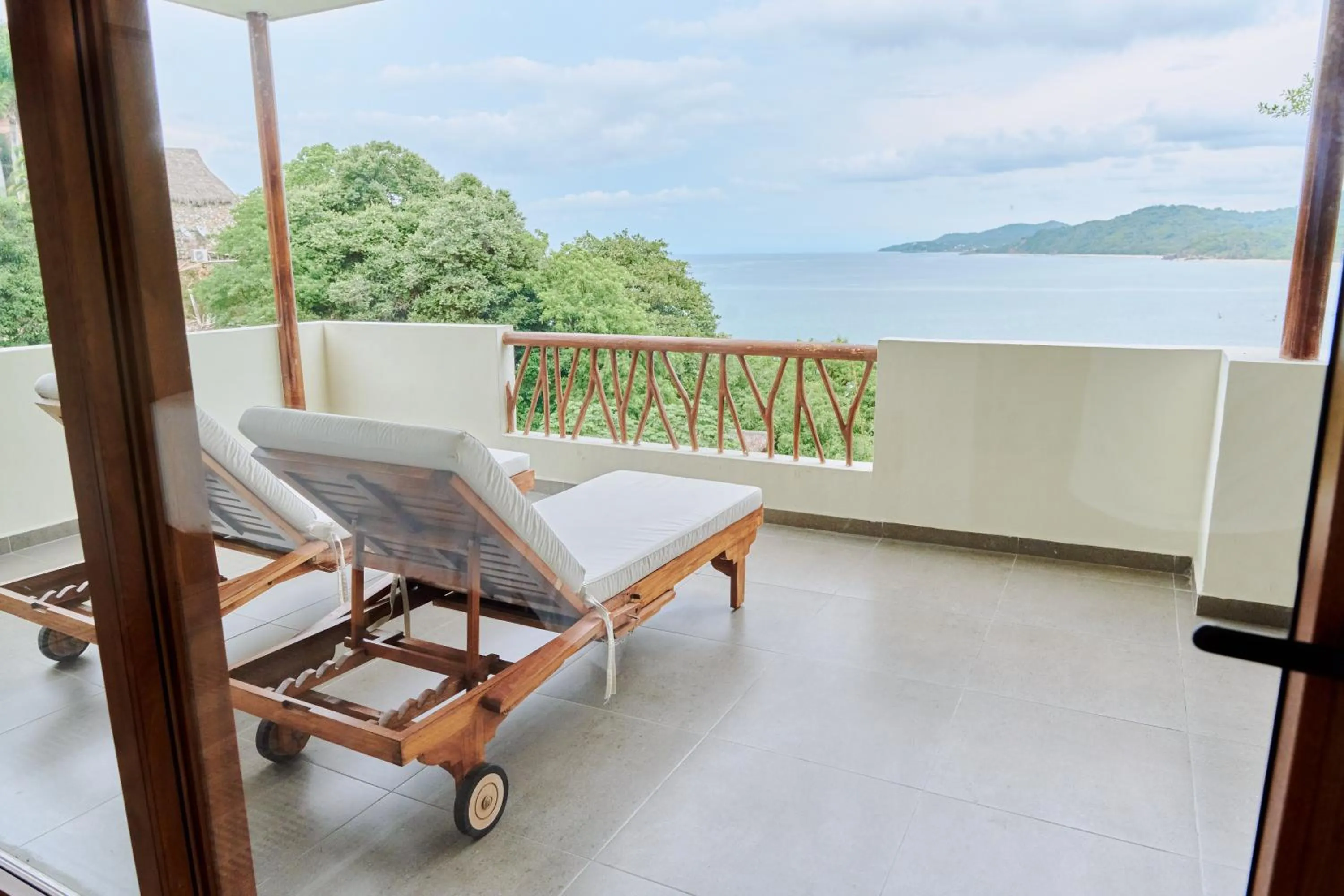 Day in Ysuri Sayulita - Beachfront Hotel