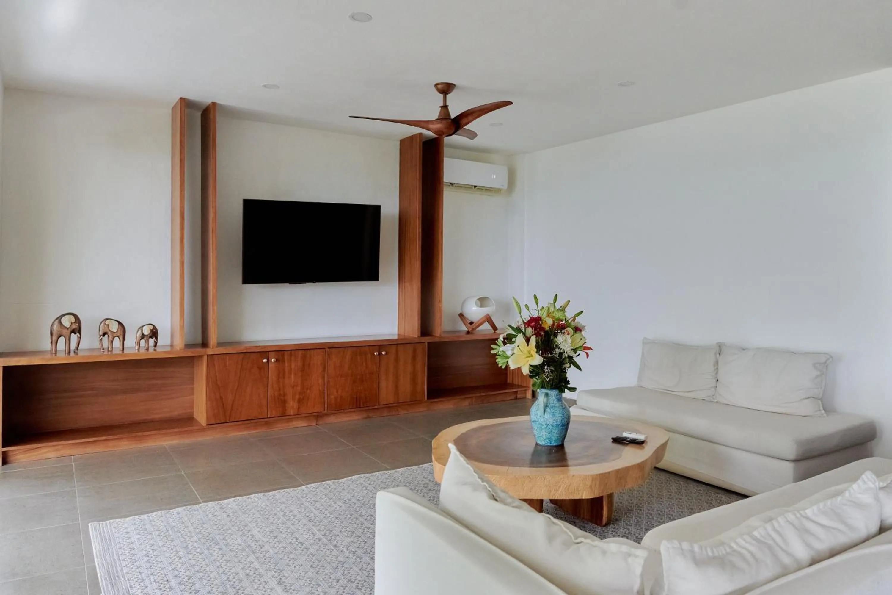 TV and multimedia in Ysuri Sayulita - Beachfront Hotel