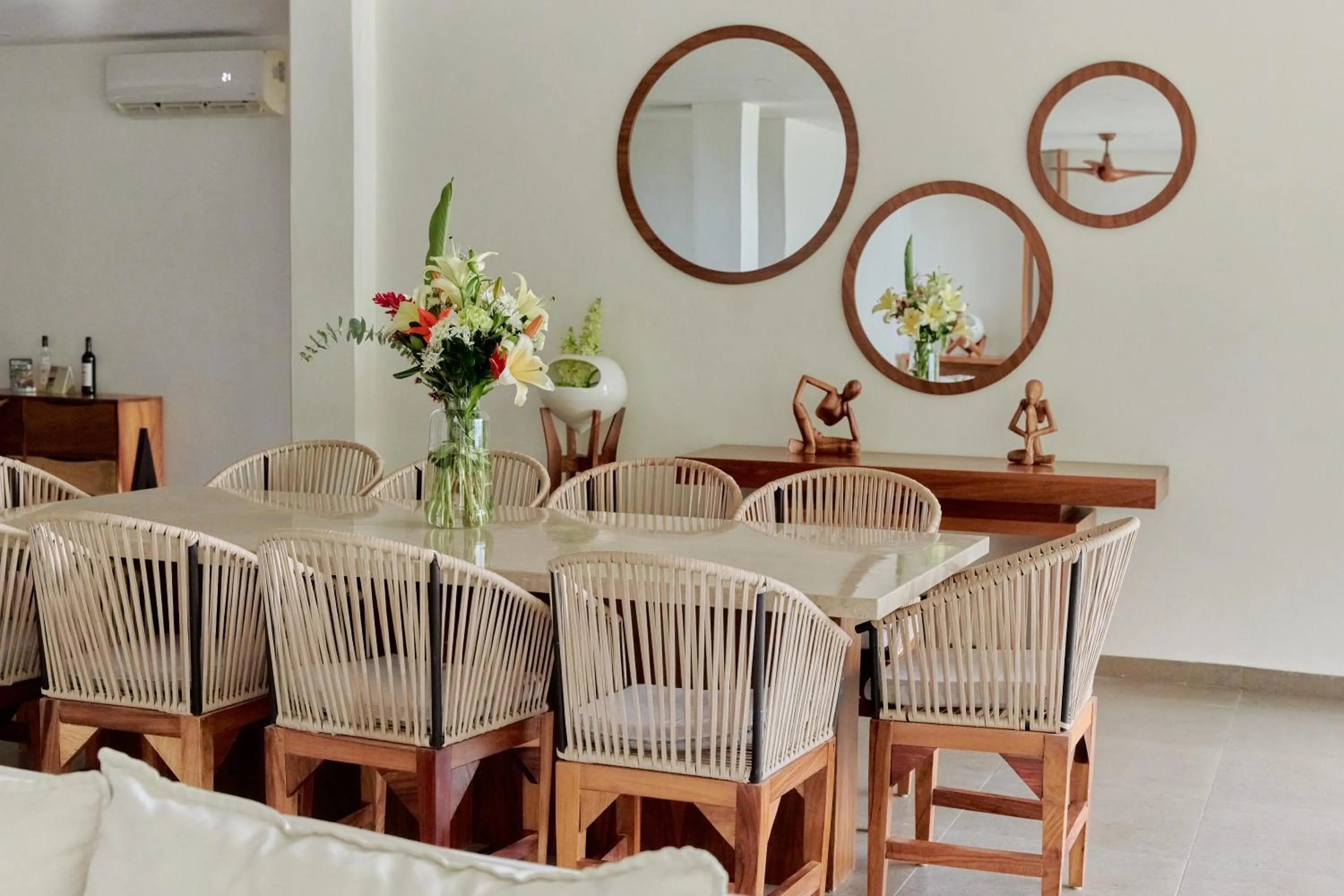 Living room in Ysuri Sayulita - Beachfront Hotel