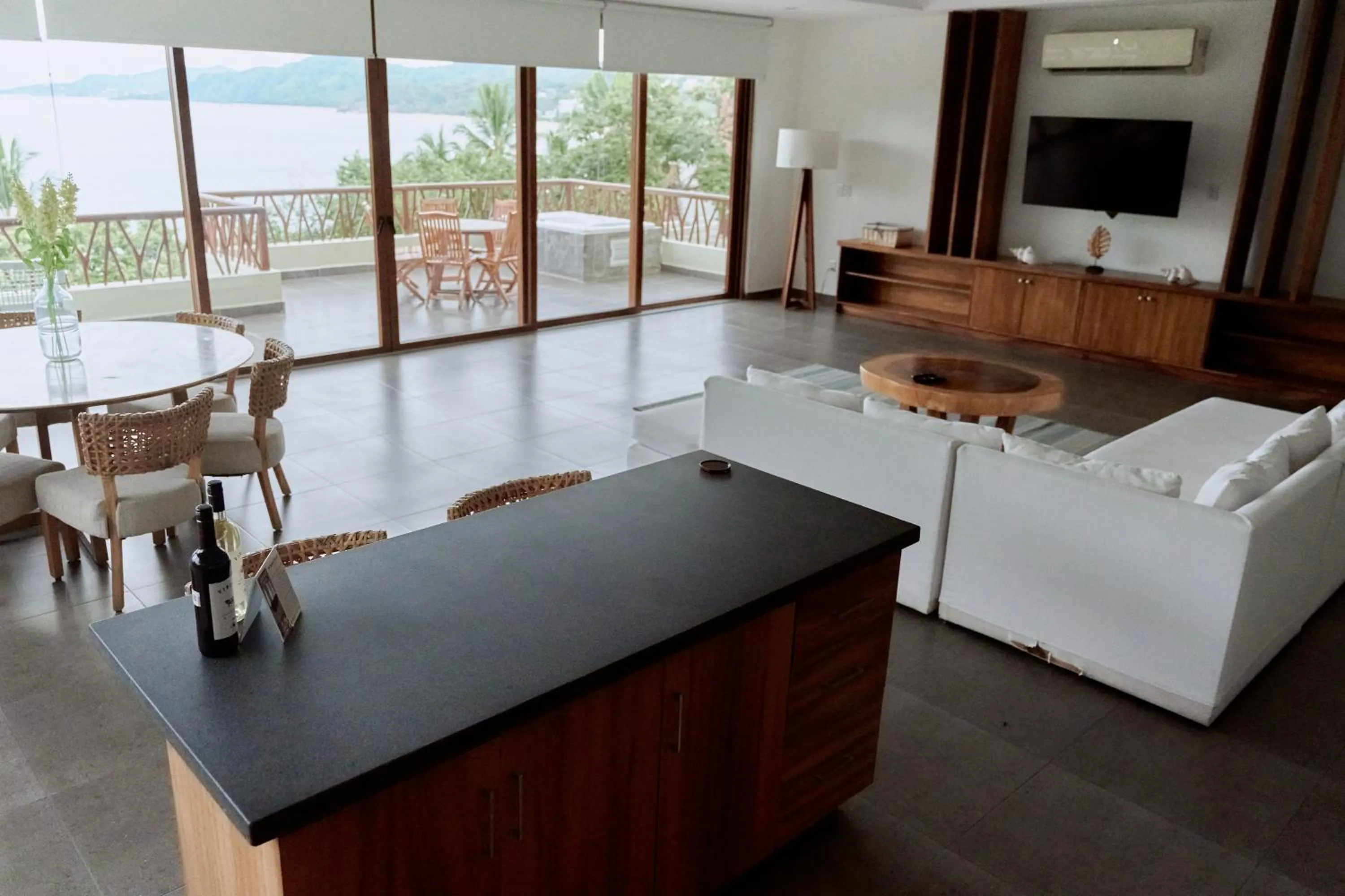 TV and multimedia in Ysuri Sayulita - Beachfront Hotel