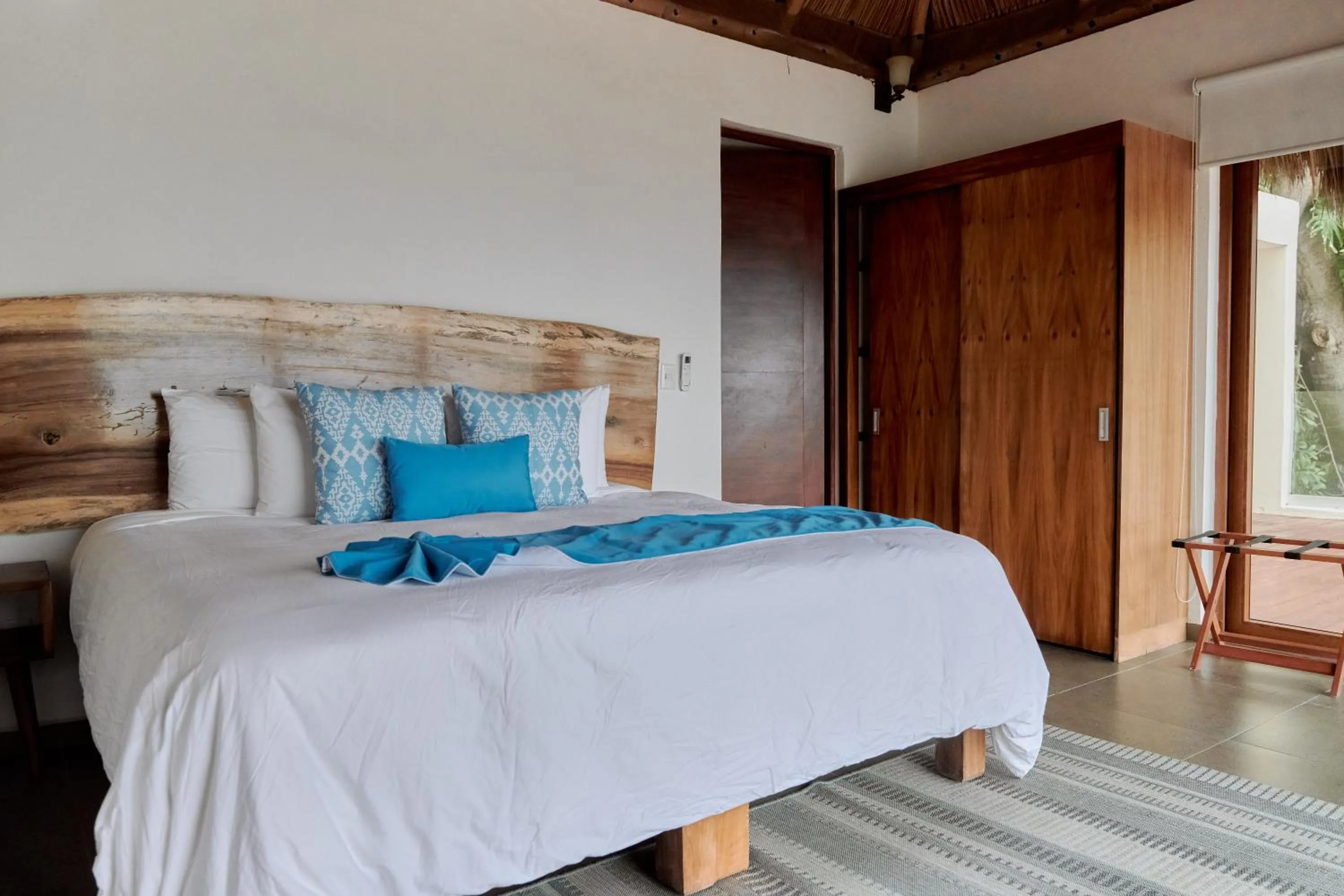 Bed in Ysuri Sayulita - Beachfront Hotel