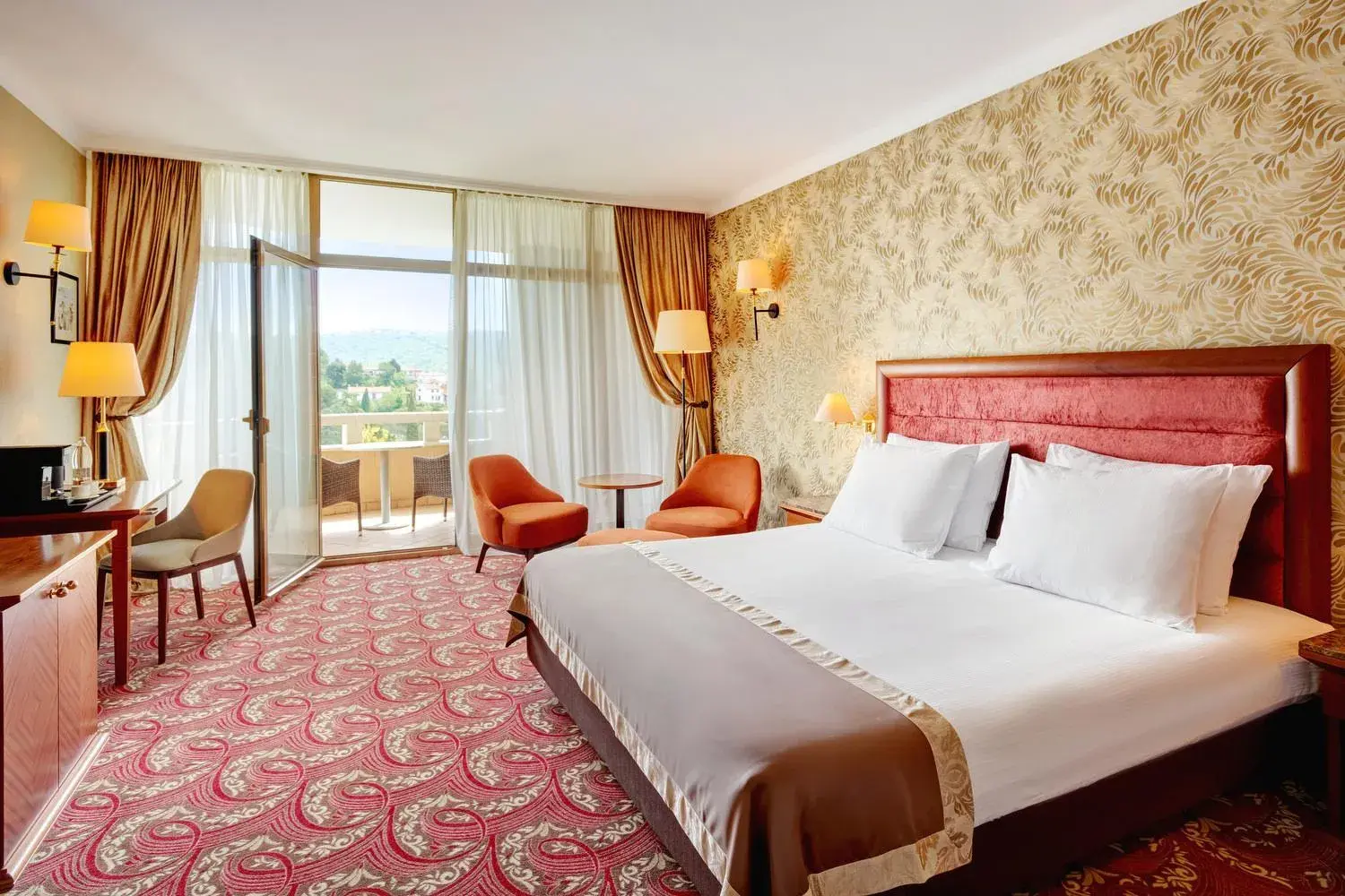 Superior Double or Twin Room with Balcony and Park View in Remisens Hotel METROPOL Superior Double or Twin Room with Balcony and Park View in Remisens Hotel METROPOL