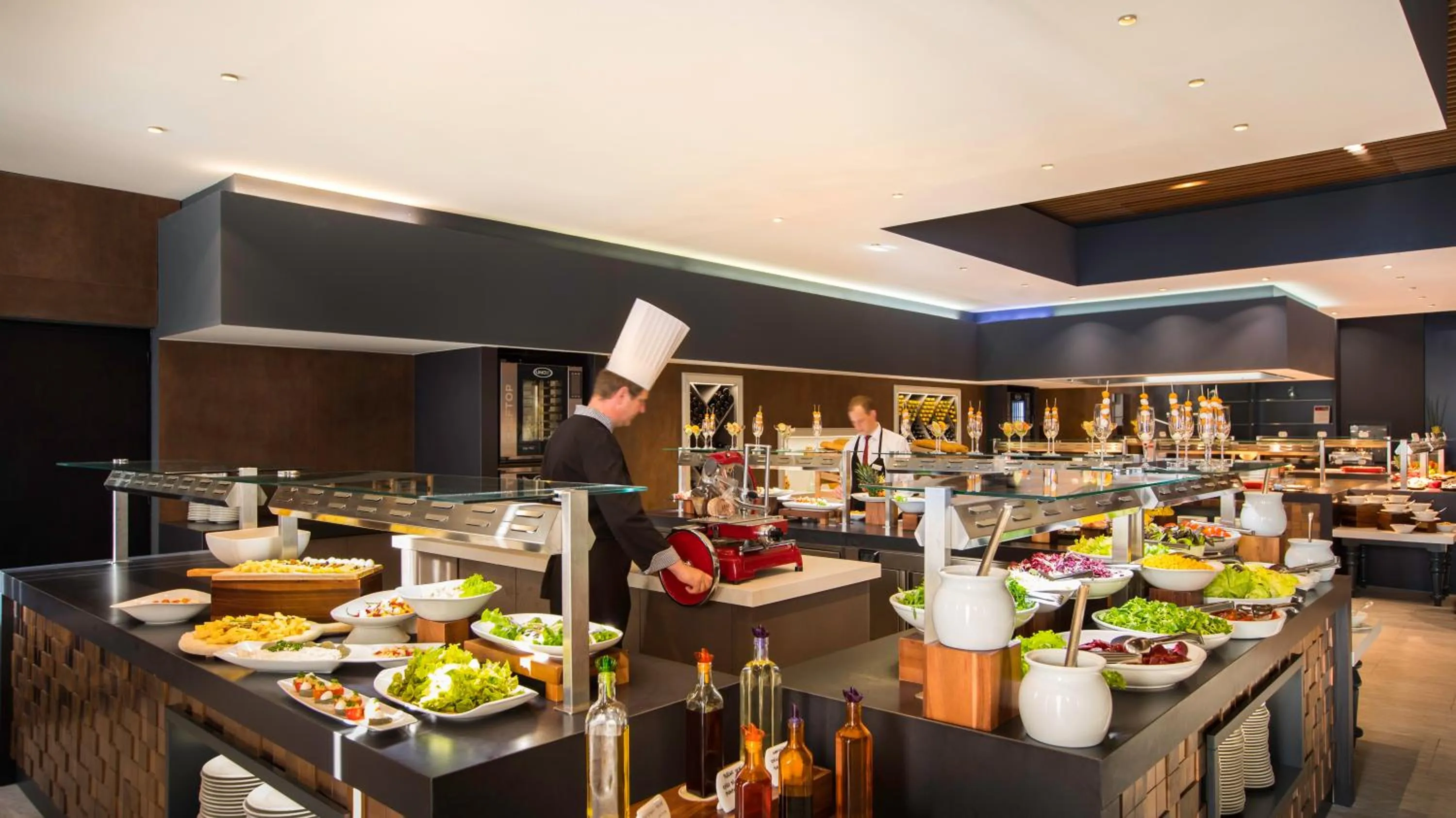 Restaurant/places to eat in Remisens Hotel METROPOL