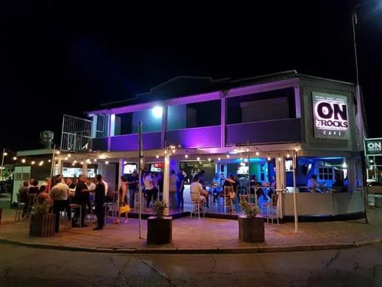 Restaurant/places to eat in Victoria City Hotel