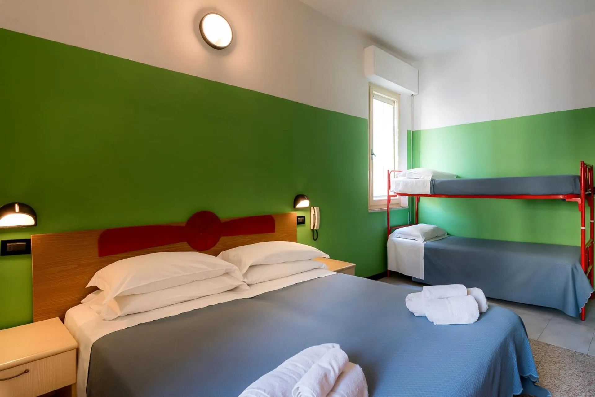 Family Room with Shower in Hotel T Depandance