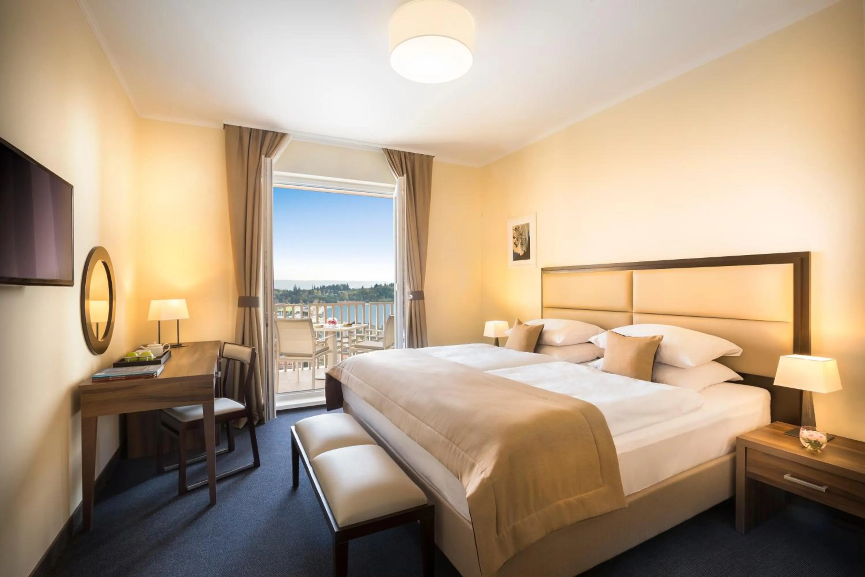 Bedroom, Bed in Remisens CASA ROSA - Hotel Metropol Annexe